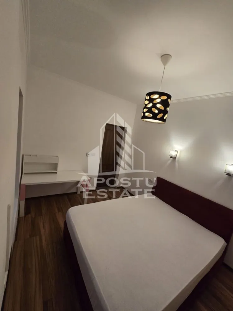 Apartament 2 camere, de închiriat, Pet Friendly, Dumbravita - Agentia imobiliara APOSTU ESTATE va propune spre inchiriere un apartament cu 2 camere, spatios si luminos, situat in zona Dumbravita, o zona linistita si bine pozitionata. potrivit pentru cupluri,familii, sau persoane care isi doresc o locuinta unde sa se simta confortabil.

 Suprafata utila: 47 mp
 Compartimentare eficienta:
 -Hol de acces generos
 -Bucatarie complet mobilata si utilata, cu loc de luat masa
 -Living luminos si spatios
 -Dormitor mobilat si utilat
 -Baie prevazuta cu cada
 
 Confort si facilitati:
 -Incalzirea apartamentului: centrala proprie 
 -Apartamentul este complet mobilat si utilat
 -Se accepta animale de companie de catre proprietar
-Loc de parcare inclus in pret 
 
 Localizare:
 -Timis,Dumbravita – acces facil spre magazine, supermarketul Kaufland , scoli, parcuri si mijloace de transport in comun.
 
 Ideal pentru:
 -Familii
 -Cupluri
 -Persoane singure 
 
 Pret chirie lunara: 410Euro 
 Programeaza o vizionare pentru a-ti putea imagina viitorul aici!