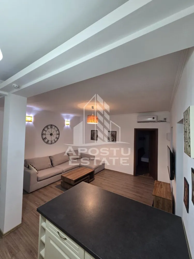 Apartament 2 camere, de închiriat, Pet Friendly, Dumbravita - Agentia imobiliara APOSTU ESTATE va propune spre inchiriere un apartament cu 2 camere, spatios si luminos, situat in zona Dumbravita, o zona linistita si bine pozitionata. potrivit pentru cupluri,familii, sau persoane care isi doresc o locuinta unde sa se simta confortabil.

 Suprafata utila: 47 mp
 Compartimentare eficienta:
 -Hol de acces generos
 -Bucatarie complet mobilata si utilata, cu loc de luat masa
 -Living luminos si spatios
 -Dormitor mobilat si utilat
 -Baie prevazuta cu cada
 
 Confort si facilitati:
 -Incalzirea apartamentului: centrala proprie 
 -Apartamentul este complet mobilat si utilat
 -Se accepta animale de companie de catre proprietar
-Loc de parcare inclus in pret 
 
 Localizare:
 -Timis,Dumbravita – acces facil spre magazine, supermarketul Kaufland , scoli, parcuri si mijloace de transport in comun.
 
 Ideal pentru:
 -Familii
 -Cupluri
 -Persoane singure 
 
 Pret chirie lunara: 410Euro 
 Programeaza o vizionare pentru a-ti putea imagina viitorul aici!
