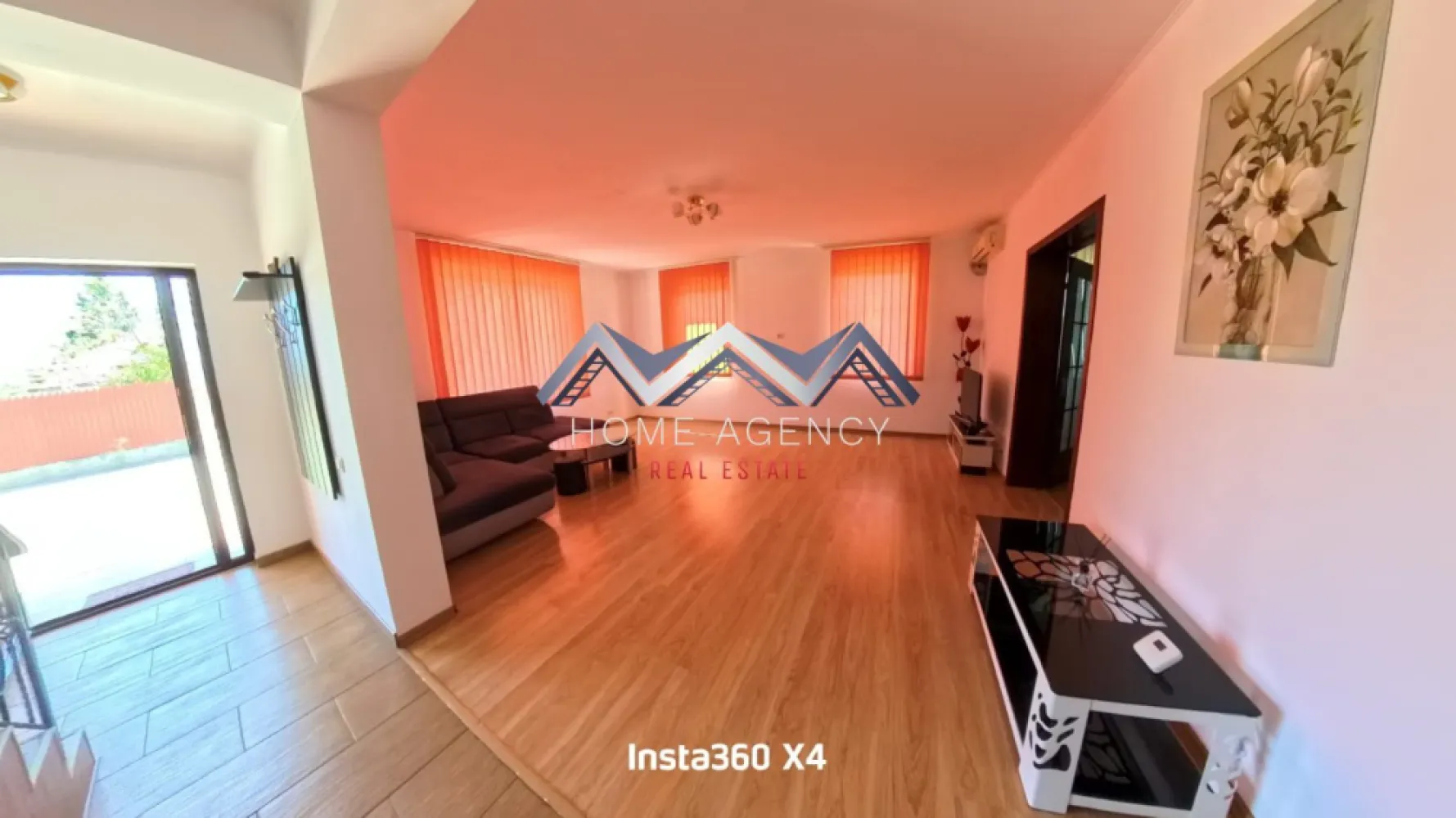 Casă P+1 | 3 dormitoare | Otopeni central - Vă propunem, spre închiriere, o casă P+1, parte dintr-un duplex, situată într-o zonă centrală și liniștită din Otopeni, cu acces facil către DN1, Centură, Pipera, dar și către școli, grădinițe, magazine și restaurante.

Proprietatea dispune de 4 camere bine compartimentate, dintre care 3 dormitoare, precum și 2 băi moderne. Casa este luminoasă, spațioasă și pregătită să ofere tot confortul unei familii sau al celor care își doresc un spațiu bine organizat.

📞 Programează o vizionare chiar acum!