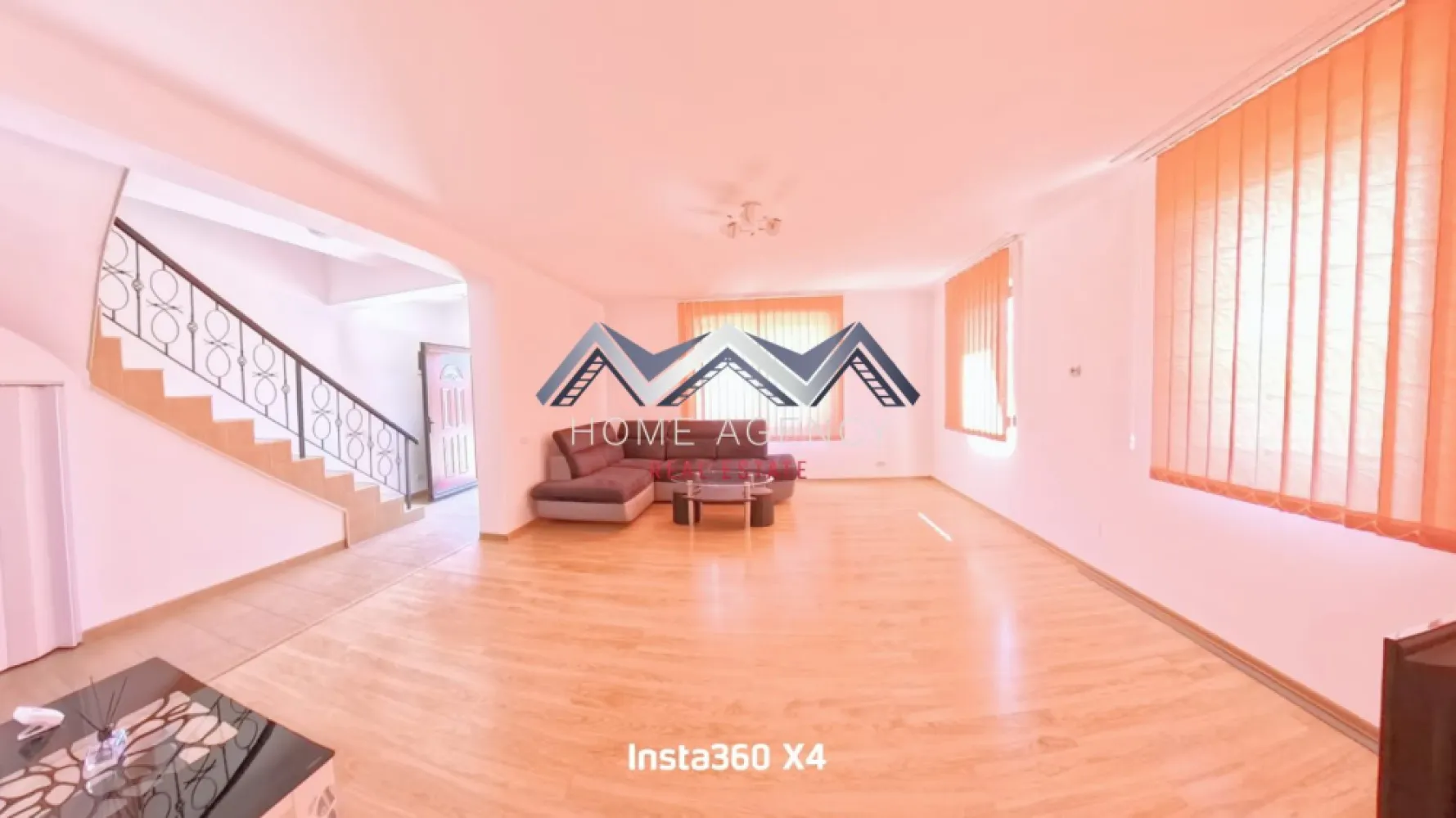Casă P+1 | 3 dormitoare | Otopeni central - Vă propunem, spre închiriere, o casă P+1, parte dintr-un duplex, situată într-o zonă centrală și liniștită din Otopeni, cu acces facil către DN1, Centură, Pipera, dar și către școli, grădinițe, magazine și restaurante.

Proprietatea dispune de 4 camere bine compartimentate, dintre care 3 dormitoare, precum și 2 băi moderne. Casa este luminoasă, spațioasă și pregătită să ofere tot confortul unei familii sau al celor care își doresc un spațiu bine organizat.

📞 Programează o vizionare chiar acum!