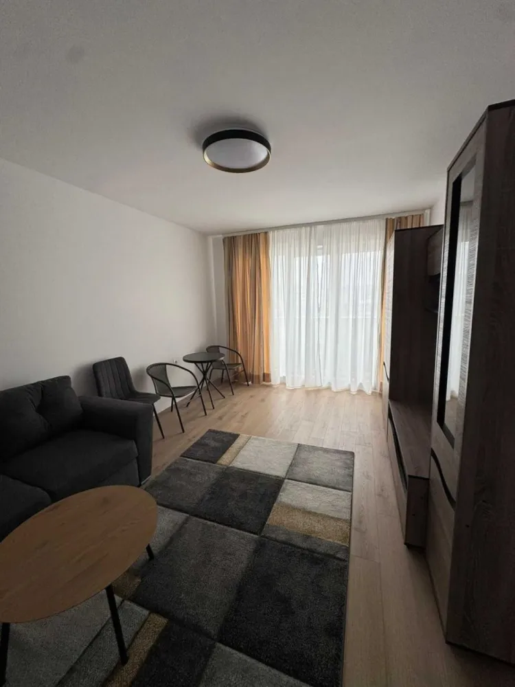 Maurer | Garaj subteran inclus | 2 camere | etaj intermediar - Mentionati ID-ul proprietatii cand apelati: CP3164904
Contact ⓪⑦②⑥ ②②③ ⑧⑧⑥ Sebastian

Apartament 2 camere cu parcare în garaj – Maurer Residence

Oferim spre închiriere un apartament modern cu 2 camere, situat în complexul Maurer Residence din Târgu Mureș, la etajul 5 al unui imobil modern.

Apartamentul are o suprafață utilă de 56 mp, este complet mobilat și utilat, fiind pregătit pentru mutare imediată. În preț este inclus și un loc de parcare în garajul interior.

-- 2 camere
-- 56 mp utili
-- Etaj 5
-- Complet mobilat și utilat
-- Loc de parcare în garaj interior inclus
-- Complex rezidențial modern
-- Zonă liniștită și bine dezvoltată
-- Aproape de magazine, restaurante și alte facilități

Apartamentul reprezintă o alegere excelentă pentru persoanele care își doresc confort, siguranță și acces rapid către punctele de interes ale orașului.

Pentru mai multe informații sau programarea unei vizionări, vă stăm la dispoziție.

Comision agenție: 50% din valoarea primei chirii

Contact ⓪⑦②⑥ ②②③ ⑧⑧⑥ Sebastian