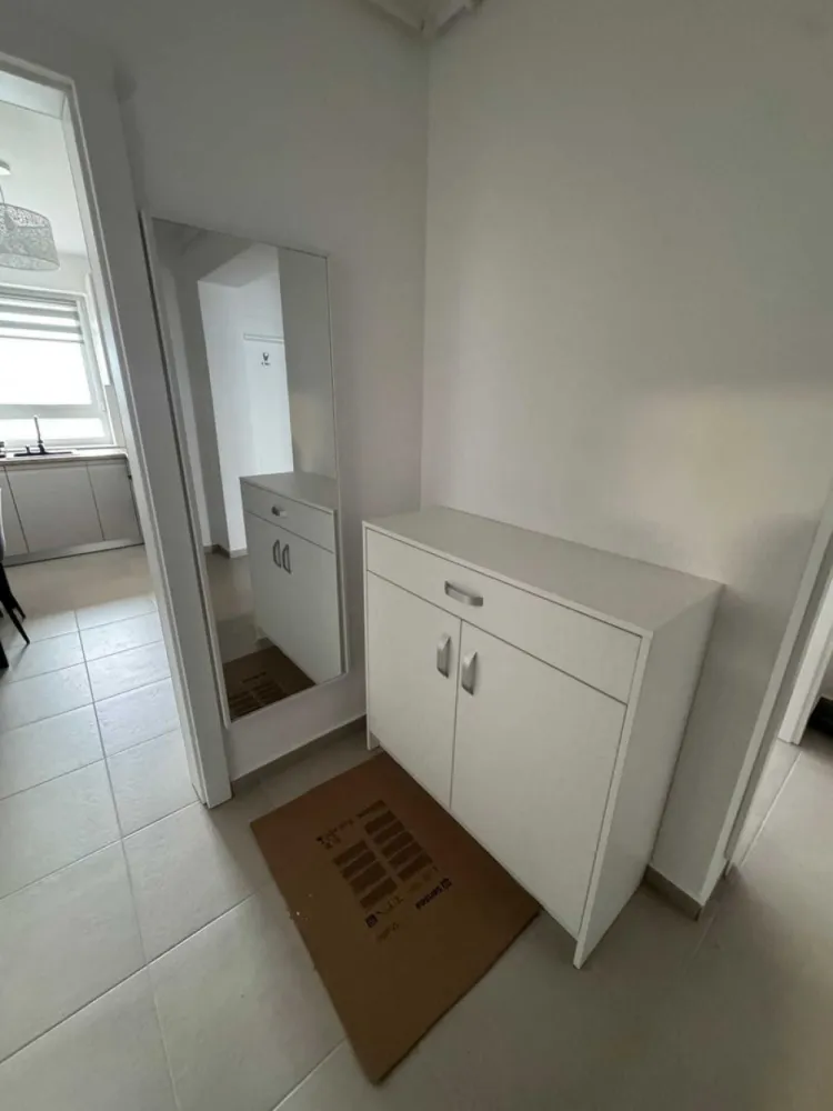 Maurer | Garaj subteran inclus | 2 camere | etaj intermediar - Mentionati ID-ul proprietatii cand apelati: CP3164904
Contact ⓪⑦②⑥ ②②③ ⑧⑧⑥ Sebastian

Apartament 2 camere cu parcare în garaj – Maurer Residence

Oferim spre închiriere un apartament modern cu 2 camere, situat în complexul Maurer Residence din Târgu Mureș, la etajul 5 al unui imobil modern.

Apartamentul are o suprafață utilă de 56 mp, este complet mobilat și utilat, fiind pregătit pentru mutare imediată. În preț este inclus și un loc de parcare în garajul interior.

-- 2 camere
-- 56 mp utili
-- Etaj 5
-- Complet mobilat și utilat
-- Loc de parcare în garaj interior inclus
-- Complex rezidențial modern
-- Zonă liniștită și bine dezvoltată
-- Aproape de magazine, restaurante și alte facilități

Apartamentul reprezintă o alegere excelentă pentru persoanele care își doresc confort, siguranță și acces rapid către punctele de interes ale orașului.

Pentru mai multe informații sau programarea unei vizionări, vă stăm la dispoziție.

Comision agenție: 50% din valoarea primei chirii

Contact ⓪⑦②⑥ ②②③ ⑧⑧⑥ Sebastian