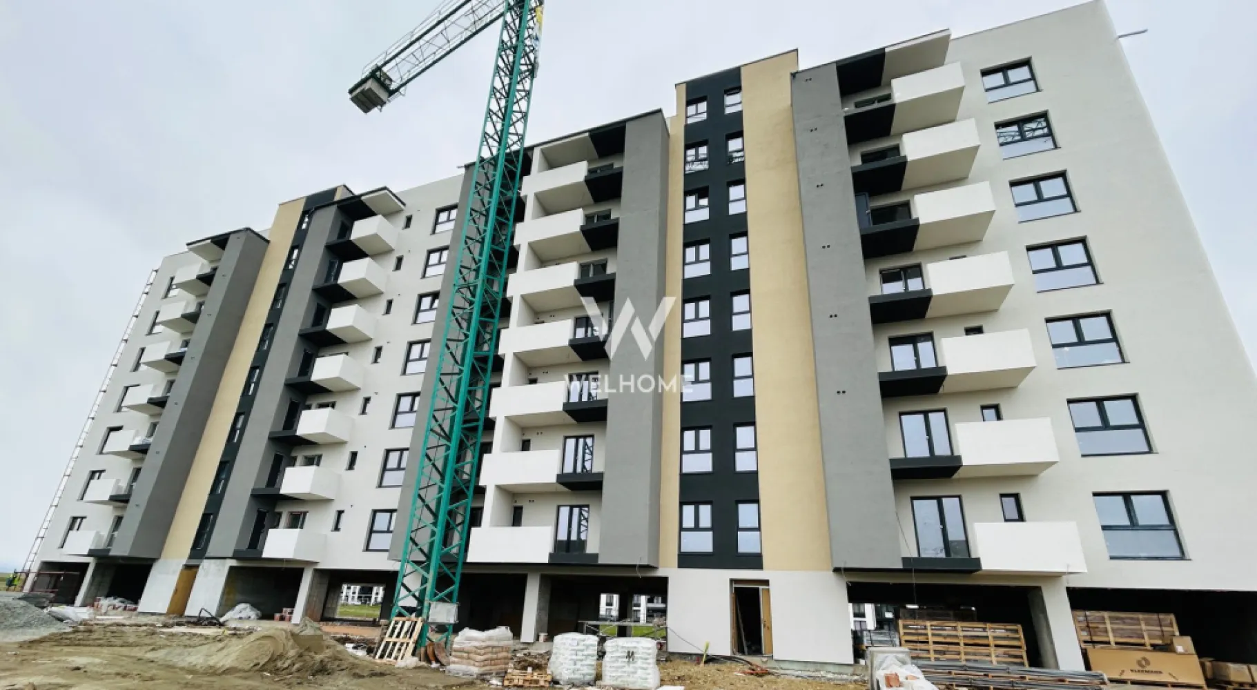 Apartament cu 2 camere si avans doar 5% - zona Doamna Stanca - Sibiu - Proiect nou in faza de constructie
Primele preturi listate
Dezvoltator cu o experienta de 15 ani pe piata
Loc de parcare suprateran (optional subteran) si spatiu depozitare pentru fiecare apartament inclus in pret
Termen receptie: 2028
Locatie: Zona Shopping City Sibiu

Apartament 2 camere cu predare La Alb (optional La Cheie).
Compartimentare: hol, dormitor, living cu bucatarie, baie cu geam, balcon, spatiu pentru depozitare

Alte puncte forte:
*Bloc modern D+P+6
*Incalzire in pardoseala
*Lift pentru 6 persoane
*Parcari pentru vizitatori
*Zona comerciala si de interes
*Spatiu amenajat pentru biciclete
*Vedere panoramica

Pret: 
*pentru etaj: parter - et.3, 88 000 Euro TVA Inclus predare la stadiu interior La Alb. 
*pentru etaj: 4 - 6, 78 000 Euro TVA Inclus predare la stadiu interior La Alb. 
Optional pentru finisaje de interior +3000euro.