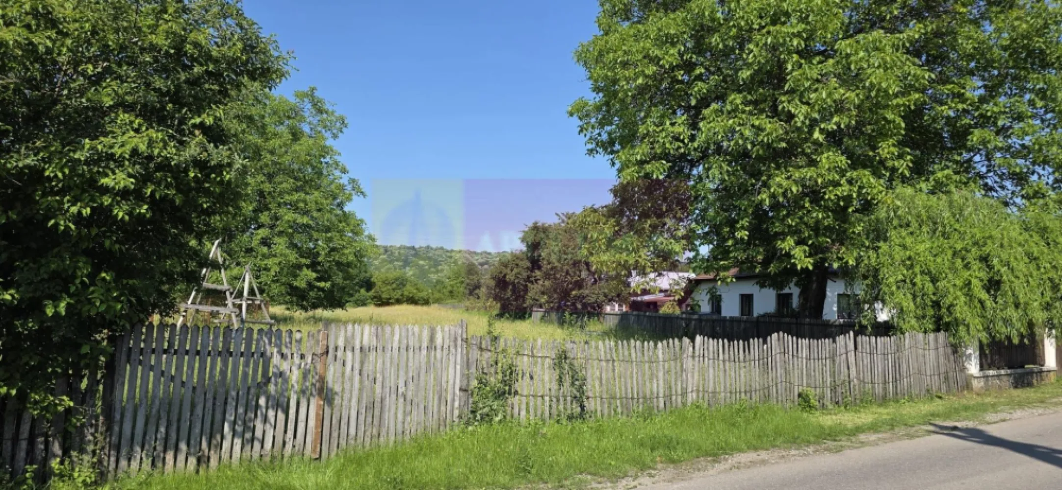 Teren intravilan 2453 mp de vanzare in Brebu - Teren intravilan de vânzare în Brebu – 2.453 mp de natură, liniște și oportunitate!

Agentia Imobiliară Mervani vă propune spre vânzare un teren intravilan cu suprafața de 2.453 mp și deschidere de 16,78 ml, situat într-o zonă centrală și foarte apreciată din comuna Brebu.

Teren drept, ușor de valorificat
 Acces direct la drum asfaltat
Toate utilitățile la limita proprietății:
apă
canalizare
energie electrică
gaze naturale
CATV și internet

Un mare avantaj al proprietății este cadrul natural deosebit: pe una dintre laturile din spate curge un pârâu, iar împrejurimile sunt dominate de spații verzi, peisaje frumoase și locuințe elegante.

Localizare excelentă, în zona centrală a comunei Brebu, una dintre cele mai căutate localități din nordul județului Prahova.

Brebu se află la aproximativ 100 km de București și oferă acces rapid către numeroase atracții turistice:
Mănăstirea Brebu, monument istoric din secolul al XVII-lea, unul dintre cele mai valoroase ansambluri arhitecturale din România.
Lacul Brebu
Lacul și Barajul Paltinu din Valea Doftanei, o zonă apreciată pentru peisajele sale spectaculoase și activitățile în aer liber.
 Valea Doftanei, recunoscută pentru natură, liniște și aer curat.

Ideal pentru construirea unei locuințe permanente, a unei case de vacanță sau pentru investiție!
Pentru detalii și vizionări:
Agentia Imobiliară Mervani
0729 935 536