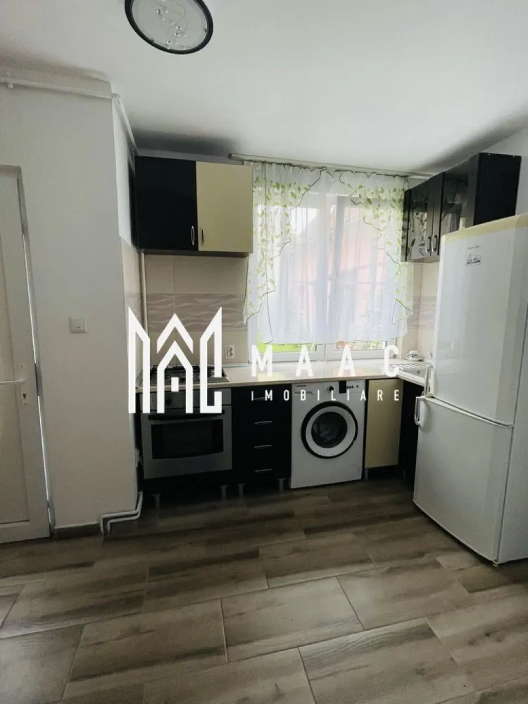 Apartament la casa 2 camere | 52 MPU | Curte | Terezian - MAAC Imobiliare vă propune spre închiriere un apartament la casă, situat într-o zonă accesibilă și liniștită din Sibiu, la doar 2 minute de Piața Cibin și aproximativ 7 minute de centrul orașului.

Locuința este la a doua închiriere, fiind complet mobilată și utilată, ideală pentru o persoană sau un cuplu care își dorește confort și acces rapid către toate facilitățile urbane.

Detalii proprietate
Suprafață utilă: 52 mp
Curte comună
2 camere:
living
dormitor
Bucătărie separată
Baie
Dotări și beneficii
Centrală termică proprie
Mașină de spălat rufe
Frigider
TV
Cuptor
Aragaz
Complet mobilat și utilat
Disponibil imediat
Avantaje locație
La 2 minute de Piața Cibin
La aproximativ 7 minute de centrul istoric al Sibiului
Magazine alimentare în imediata apropiere
Acces rapid la stații de autobuz
Aproape de farmacii, restaurante și alte puncte de interes
Condiții de închiriere
Se dorește închiriere pe termen mediu sau lung
Nu se acceptă animale de companie
La semnarea contractului se percepe garanție
Preț
350 Euro/lună

Pentru informații suplimentare, menționează codul ID: CP3148780