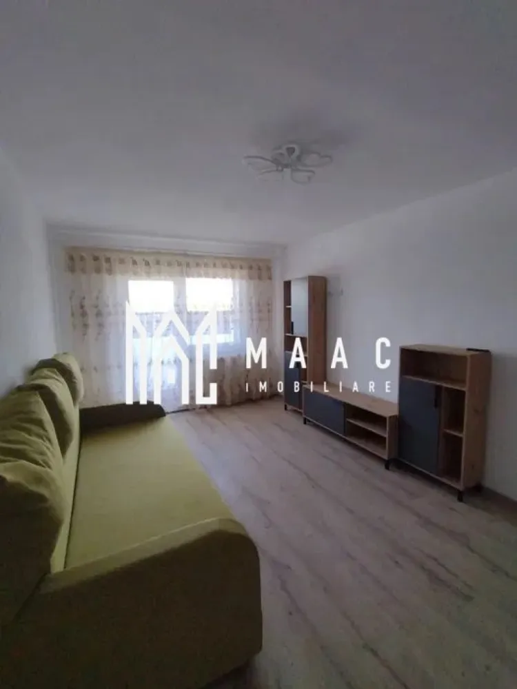 Apartament 4 Camere I Decomandat I Etaj 2 I Vasile Aaron - Vă propunem spre închiriere un apartament spațios cu 4 camere decomandate, situat în cartierul Vasile Aaron, o zonă apreciată pentru accesibilitate, numeroasele facilități din apropiere și conexiunea rapidă către toate zonele orașului.

Locuința este complet mobilată și utilată, oferind spațiul ideal pentru o familie numeroasă sau pentru persoane care își doresc confort și funcționalitate.

Caracteristici:
4 camere decomandate
2 băi
Balcon
Pivniță
Complet mobilat și utilat
Compartimentare practică și eficientă
Disponibil imediat
Avantaje:
Spațiu generos, ideal pentru familie
Se închiriază pe termen lung
Zonă cu acces rapid către școli, grădinițe și magazine
Stații de transport public în apropiere
Numeroase locuri de parcare în zonă
Mutare imediată, fără investiții suplimentare
Localizare:
Cartier Vasile Aaron
Aproape de centre comerciale, farmacii, piețe și alte puncte de interes

Un apartament generos și bine compartimentat, pregătit pentru noii chiriași, într-o zonă cu toate facilitățile necesare unui stil de viață confortabil.

Pentru informati si vizionari: CP3162417