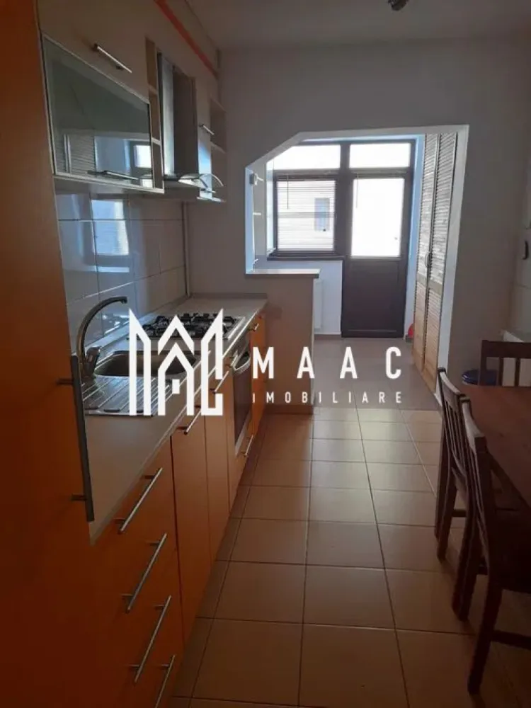 Apartament 2 Camere I Decomandat I Etaj 1 I Brana-Selimbar - Vă propunem spre închiriere un apartament cu 2 camere decomandate, situat la etajul 1 din 3 al unui imobil modern din zona Brana Șelimbăr, o locație apreciată pentru liniște, accesibilitate și proximitatea față de principalele puncte de interes ale orașului.

Locuința este complet mobilată și utilată, fiind pregătită pentru mutare imediată. Compartimentarea decomandată oferă confort și funcționalitate, iar balconul reprezintă un spațiu ideal pentru relaxare.

Avantaje:

2 camere decomandate
Etaj 1 din 3
Complet mobilat și utilat
Balcon
Disponibil imediat
Zonă liniștită și bine conectată
Se închiriază pe termen lung

Apartamentul este alegerea ideală pentru persoane sau cupluri care își doresc confort, intimitate și acces facil către magazine, mijloace de transport și alte facilități esențiale. Contactați-ne pentru mai multe detalii sau pentru programarea unei vizionări.

pentru informati si vizionari: CP3161457