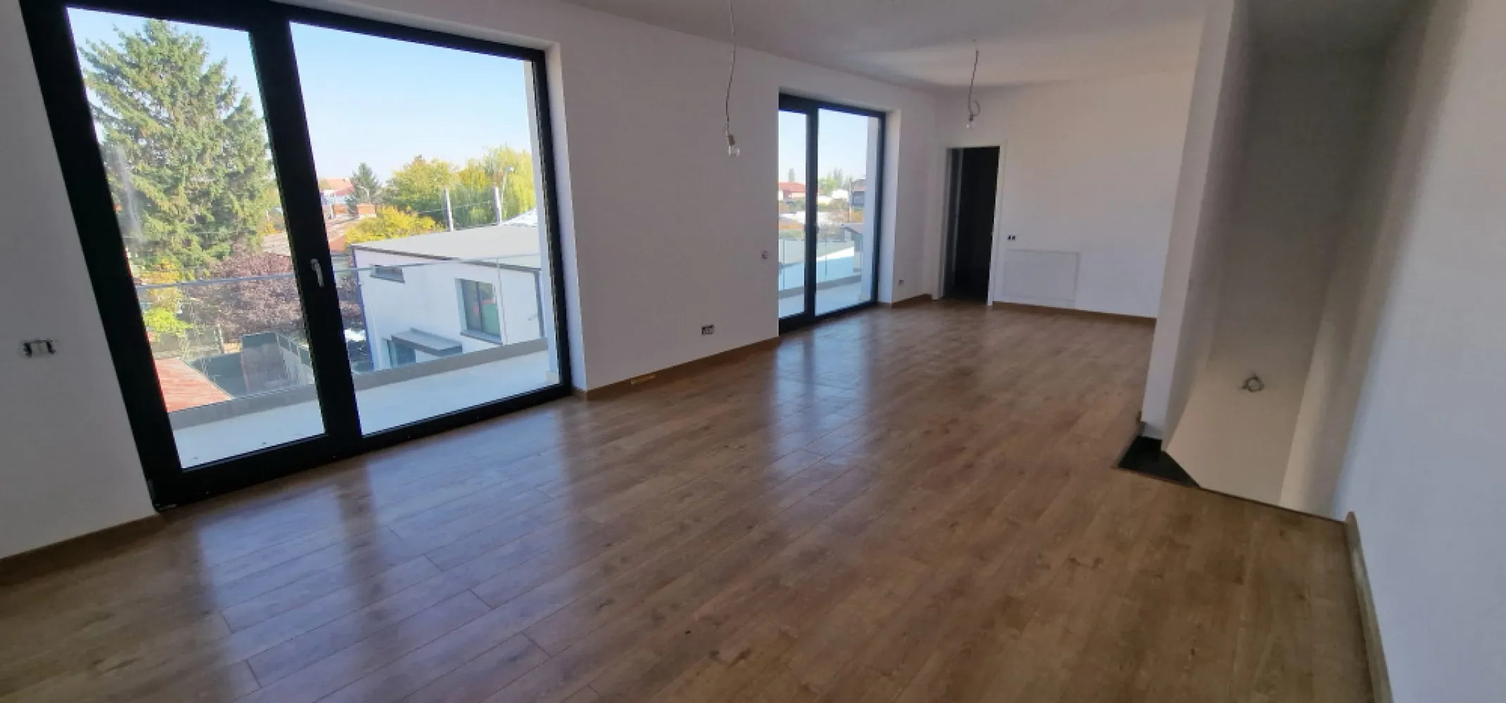 Bucurestii Noi-Miercani,apartament 3cam 2025,Duplex cu terasa+parcare,proprietar - Direct de la proprietarApartament deosebit tip duplex,pe 2 niveluri in imobil cu doar 3 apartamente : &nbsp;97mp Living+2 Dormitoare si 3 bai cu loc de parcare exterior &nbsp;inclus in pret precum si bucatarie mobilata si utilata cu electrocasnice.Imobil nou finalizat 2025, amplasat in zona Bucurestii Noi intre&nbsp;Bulevardul Bucurestii &nbsp;si Strada Fabrica de Caramida pe strada Miercani .Regim &nbsp;inaltime : Parter + 2 Etaje&nbsp;Apartamentul este impartit pe 2 niveluri.Acces pe scara interioara intre cele doua etaje, respectiv :- etajul 1 cu zona de noapte : 2 dormitoare +2 bai-etajul 2 cu zona de zi : living +bucatarie + baie + terasa generoasaImobil nou cu 3 apartamente.-Parter un apartament cu 3 camere cu curte proprie-Etajele 1 si 2, 2 apartamente duplex.Unul cu 2 camere si celalt cu 3 camere&nbsp;Apartamentul este finisat complet,cu incalzire in pardoseala si centrala termica proprie pe gaz.Deasemenea in pretul de vanzare este inclus si un loc de parcare &nbsp;exterior &nbsp;in proprietate.Imobilul beneficiaza de toate utilitatile necesare cu contorizare individuala : gaz,energie electrica,apa,canalizare cu contracte incheiate cu furnizorii respective de utilitati.Statia de metrou Laminorului se afla situata la 600ml fata de imobil la o distanta de 8 minute de mers pe jos,Parcul Bazilescu la maxim 15 minute .Se accepta credit bancar.