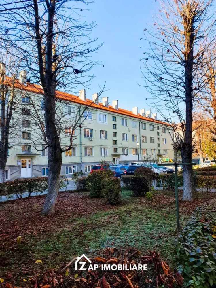 Zona Moca - Etaj 2 - Apt 2 camere - lângă Topmed și Nova Vita - Mentionati ID-ul proprietatii cand apelati: CP3165359
Contact ⓪⑦②⑥ ②②③ ⑧⑧⑥ Sebastian

Apartament 2 camere decomandat, zona Moca – lângă Topmed și Nova Vita

Vă prezentăm un apartament cu 2 camere decomandat ( se intra separat in fiecare camera ) , situat într-o zonă apreciată din Târgu Mureș, în cartierul Moca, la doar câteva minute de Topmed, Nova Vita, Kaufland și Lidl.

-- 2 camere
-- pivnita mare la subsol - 9 mp 
-- 45 mp utili
-- Compartimentare decomandată
-- Etaj 2
-- An construcție 1970
-- Zonă liniștită și bine conectată
-- Aproape de clinici medicale, magazine și mijloace de transport

Apartamentul beneficiază de o compartimentare practică, fiind potrivit atât pentru locuit, cât și pentru investiție.

Pentru mai multe informații sau programarea unei vizionări, vă rugăm să ne contactați.

Comision Agentie ZERO

Contact ⓪⑦②⑥ ②②③ ⑧⑧⑥ Sebastian