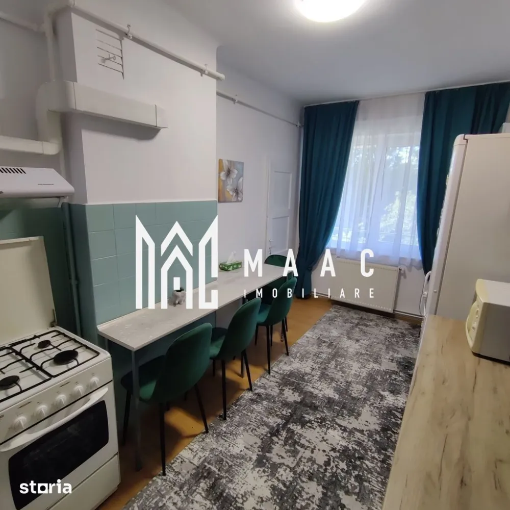 Apartament 1 camera | Etaj 1 | Decomandat | Terasa | Curte - MAAC Imobiliare vă propune spre vanzare un apartament cu o cameră, decomandat, situat la etajul 1 unei case din zona centrală (10 minute de mers pe jos de centru), mai exact pe Strada Constantin Noica.

Locuinta cuprinde: hol de acces, cameră spațioasă, bucătărie cu cămară, baie cu geam.

Garsoniera este recent renovata si mobilata, avand o suprafata toatala de 51,14 mp utili.

Aceasta este repartizata astfel: hol de 11.09 mp, camera de 23.12 mp, bucatarie de 11.27 mp, camara de 1.16 mp, baie de 4.5 mp si un balcon-terasa de 23.4 mp.

Garsoniera se afla intr-un imobil cu etaj, fiind situata la etaj unde se mai afla inca 4 familii, avand o curte comuna de 1623 mp unde se poate parca o masina (cota parte de 280mp)

Garsoniera dispune de centrala noua prin condensare, aragaz, cuptor cu microunde, cafetiera, mobila noua, TV nou, masina de spalat fiindca foarte bine pozitionata atat raportata la Facultatea de Medicina cat si in apropiere de centru ( 2 minute de mers pe jos pana in Piata Mare-Sibiu ).

Instalația electrică este refăcută integral, instalația sanitară la fel, geamurile sunt de termopan iar pereții beneficiază de izolație de 10 cm

Acoperișul este schimbat complet de 5 ani.În pod se beneficiază de spațiul conform amprentei apartamentului, având posibilitatea de mansardare.

Designul modern si ambientul placut imprima locatiei o energie pozitiva si un aer calm, intim.

În imediata apropiere se află centre comerciale, instituții de învățământ, bancare, mijloace de transport în comun.

In imobil se poate muta imediat sau se poate transforma în regim hotelier, având potențial maxim datorită poziționării centrale cât și a curții disponibile.

Pentru mai multe detalii, precizați telefonic că ați văzut anunțul cu ID: CP3117932.