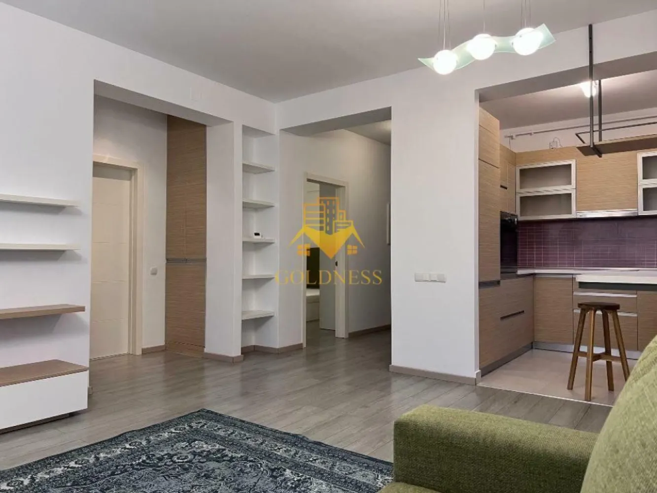 3 camere, modern, parcare, Zorilor, G.V. Bibescu, garaj - GOLDNESS Imobiliare vă propune spre închiriere un apartament cu 3 camere mobilat și utilat, la etajul 2 într-un imobil de 2 etaje, în cartierul Zorilor. 

Apartamentul este compartimentat astfel:
- dormitor cu pat matrimonial, dressing, noptiere

- dormitor nemobilat 

- living cu bucatarie open-space complet utilată, canapea extensibilă, loc de servit masa 

- baie cu cabina de dus, calorifer port prosop inox și dulap pentru depozitare.
 
- baie cu cadă, calorifer port prosop inox și dulap pentru depozitare.

- balcon 5 mp.

Imobilul este dotat cu toate cele necesare- centrală proprie, mașină de spălat haine, mașină de spălat vase, frigider, plită electrică, hotă, etc. 

Se află în apropierea stațiilor de transport în comun, magazine, restaurante, spații verzi, farmacii, etc. 

Dispune de loc de parcare subterana!

Dacă sunteți interesați de acest apartament și doriți să îl vizionați, dar și pentru alte oferte sau detalii nu ezitați să ne contactați telefonic sau prin e-mail. Vă stăm la dispoziție!