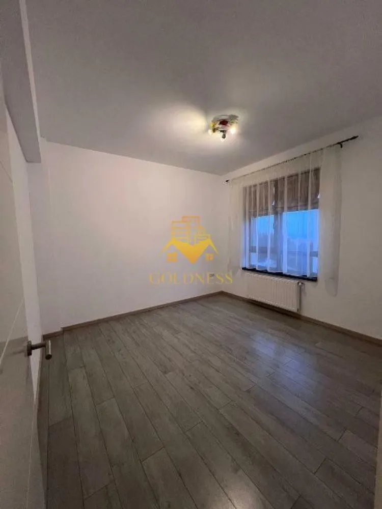 3 camere, modern, parcare, Zorilor, G.V. Bibescu, garaj - GOLDNESS Imobiliare vă propune spre închiriere un apartament cu 3 camere mobilat și utilat, la etajul 2 într-un imobil de 2 etaje, în cartierul Zorilor. 

Apartamentul este compartimentat astfel:
- dormitor cu pat matrimonial, dressing, noptiere

- dormitor nemobilat 

- living cu bucatarie open-space complet utilată, canapea extensibilă, loc de servit masa 

- baie cu cabina de dus, calorifer port prosop inox și dulap pentru depozitare.
 
- baie cu cadă, calorifer port prosop inox și dulap pentru depozitare.

- balcon 5 mp.

Imobilul este dotat cu toate cele necesare- centrală proprie, mașină de spălat haine, mașină de spălat vase, frigider, plită electrică, hotă, etc. 

Se află în apropierea stațiilor de transport în comun, magazine, restaurante, spații verzi, farmacii, etc. 

Dispune de loc de parcare subterana!

Dacă sunteți interesați de acest apartament și doriți să îl vizionați, dar și pentru alte oferte sau detalii nu ezitați să ne contactați telefonic sau prin e-mail. Vă stăm la dispoziție!