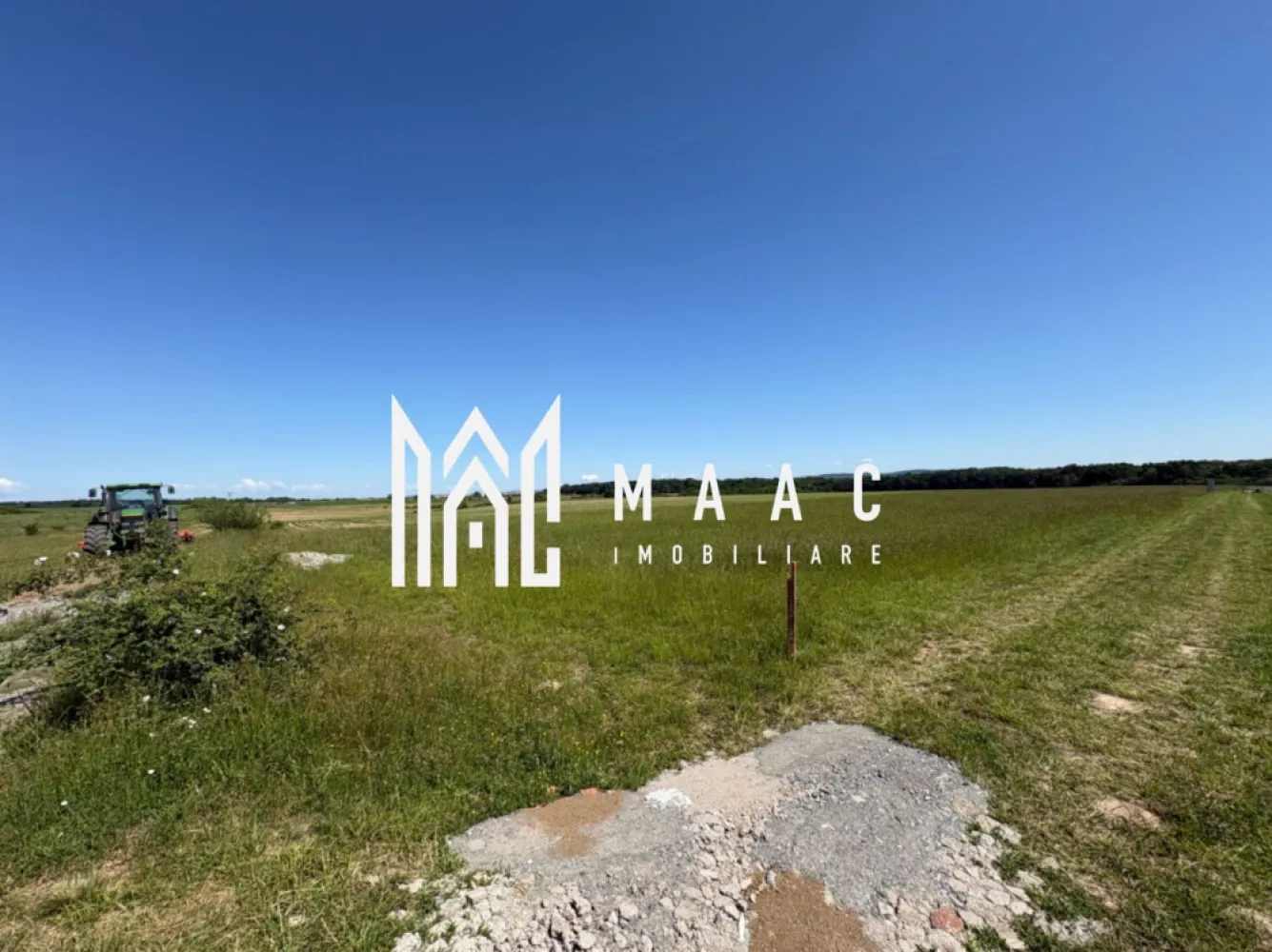 Teren extravilan I Calea Cisnădiei I Zona Aerodrom - MAAC Imibiliare va propune spre vânzare un teren, o oportunitate excelentă de investiție într-una dintre cele mai dinamice zone aflate în dezvoltare din apropierea municipiului Sibiu, pe Calea Cisnădiei, în zona Aerodromului.

✔ Suprafață cu formă dreptunghiulară, ideală pentru parcelare sau dezvoltare viitoare
✔ Deschidere generoasă de aproximativ 48 m la drum
✔ Teren perfect plan (înclinație 0%), fără costuri suplimentare pentru nivelare
✔ Situat la aproximativ 800 m de DJ106D
✔ Necesită elaborarea unui PUZ pentru dezvoltare
✔ În vecinătate se află Aerodromul, zona Backyard, sală de evenimente și numeroase dezvoltări rezidențiale și comerciale

Un avantaj deosebit al proprietății îl reprezintă apropierea de Parcul Șopa, aflat în spatele terenului, unde se găsește un traseu de biciclete de aproximativ 20 km, oferind acces rapid la activități recreative și un cadru natural atractiv.

Zona beneficiază de o dezvoltare accelerată și prezintă un potențial ridicat de creștere a valorii în următorii ani, fiind potrivită atât pentru investiție pe termen lung, cât și pentru proiecte viitoare de dezvoltare.

Avantaje principale:

* Calea Cisnădiei – zonă în plină expansiune
* Deschidere 48 m
* Teren dreptunghiular
* Fără diferențe de nivel
* Aproape de DJ106D
* Lângă puncte de interes și zone de agrement
* Potențial ridicat de dezvoltare

Pentru mai multe detalii precizati ca ați văzut anunțul cu ID CP3159247
