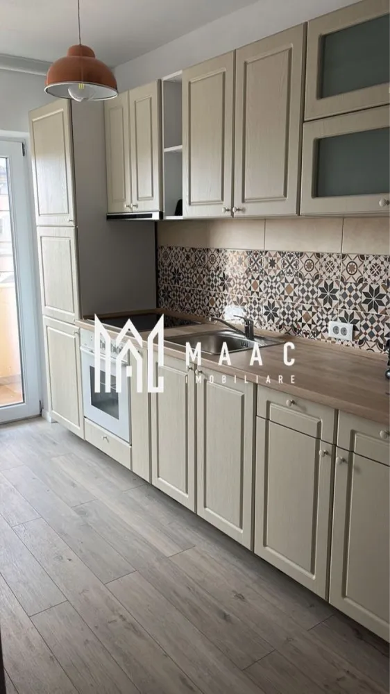 Apartament de închiriat | 3 camere | Etajul 2 | Cartier Kastani - MAAC Imobiliare vă propune spre închiriere un apartament cu 3 camere, amplasat la etajul 2 al unui imobil situat în cartierul Kastani.

Suprafața utilă: 60 mp.
Compartimentare:

- Hol de acces generos.
- Sufragerie open-space cu bucătăria.
- 2 dormitoare matrimoniale.
- Baie dotată cu vană și geam pentru aerisire.
- Balcon cu acces din bucătărie.

Locuința oferă intimitate, spațiu de relaxare și un ambient plăcut, fiind situată într-o zonă liniștită.

- Se percepe o garanție în cuantumul unei luni de chirie.

- Nu se acceptă animale de companie.

Pentru mai multe detalii, specificați anunțul cu CP3163872