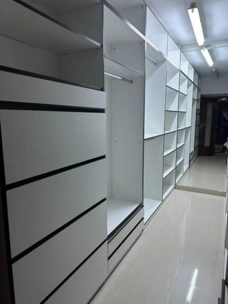 De inchiriat apartament 2 camere Complex Rezidențial I. C. Frimu, 500 euro - Se oferă spre închiriere un apartament modern cu 2 camere, decomandat, situat în Complexul Rezidențial zona Coșbuc, Galați.
Apartamentul este complet mobilat și utilat, gata pentru mutare imediată, având următoarea compartimentare:
- Living spațios cu bucătărie open space
- Dormitor confortabil
- Dressing generos
- Baie
- Hol.
Locuința se află într-un complex rezidențial modern, care dispune de:
- Lift
- Sistem de supraveghere video
- Acces securizat
- Vecinătate liniștită și îngrijită.
Ideal pentru o persoană sau un cuplu care își dorește confort, siguranță și acces facil către toate facilitățile orașului.
Chirie: 500€/lună
Garantie returnabila 500 euro.
Se percepe comision de intermediere.
Pentru mai multe detalii și programarea unei vizionări, vă rog să mă contactați 0741.030.291 Marilena, Agentia Mag Invest.