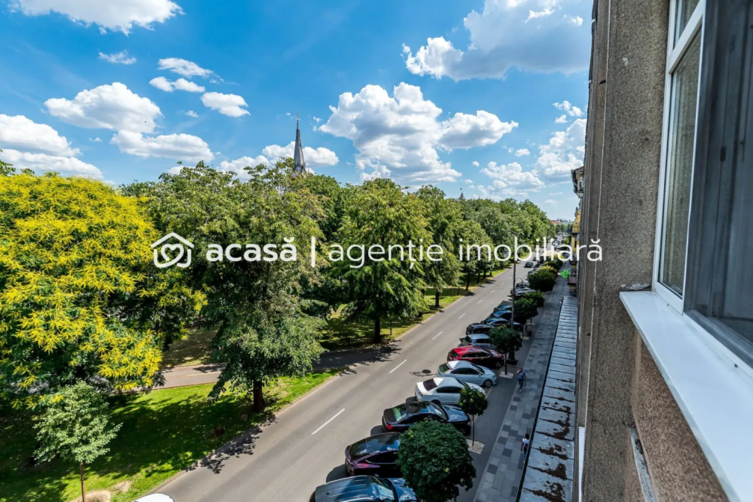 Apartament 2 camere Ultracentral, bvd Revolutiei, Arad - COMISION 0 - 📍 Poziție excelentă cu vede spre centrul orașului, la etajul 3 din 4 al unui imobil cu doar 8 apartamente.

✔️ 51 mp utili
✔️ Living, dormitor, bucătărie
✔️ Baie cu geam
✔️ Balcon închis, debara și 2 holuri
✔️ Centrală termică pe gaz
✔️ Geamuri termopan
✔️ Nemobilat

✨ Vedere atât spre Bulevardul Revoluției, cât și spre strada Crișan.
🚗 Beneficiază de curte interioară privată cu acces auto din strada Crișan – un avantaj rar întâlnit în zona centrală.
💡 O alegere excelentă pentru locuit sau investiție, datorită poziționării ultracentrale și etajului intermediar.

📞 Daniel Hord – Consultant Imobiliar
☎️ 0755 274 519

Nu dispui de toată suma? Te ajutăm noi gratuit! Îți obținem oferte de la 16 bănci.
Ai o proprietate de vânzare în Arad și vrei să știi cât valorează cu adevărat?
Sună-mă pentru o evaluare gratuită, fără obligații!

Birou: ACASĂ | Agenție imobiliară Arad
Bulevardul Decebal 2, Arad 310133