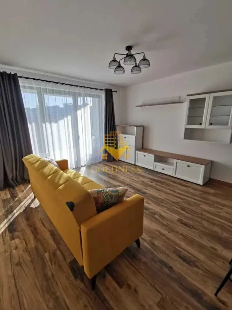 2 camere, modern, bloc nou, parcare, Zona Piata Marasti, The Office - Goldness Imobiliare vă propune spre închiriere un apartament modern și elegant, situat într-o zonă centrală și bine conectată, ideal pentru un stil de viață urban.

✨ Detalii proprietate:
 • Dormitor spațios, amenajat cu pat matrimonial, noptiere și dulap generos pentru depozitare.
 • Living open-space sofisticat, dotat cu canapea extensibilă, loc de luat masa și mobilier de calitate.
 • Bucătărie complet echipată, cu electrocasnice premium: plită prin inducție, cuptor electric, hotă, mașină de spălat vase și aer condiționat.
 • Baie modernă, dotată cu cabină de duș walk-in, oglindă și spațiu generos pentru depozitare.
 • Încălzire în pardoseală cu centrală termică proprie pentru confort maxim.
 • Orientare sudică, oferind luminozitate naturală pe tot parcursul zilei.
 • Terasă de 12 mp, perfectă pentru momente de relaxare.
 • Parcare subterană disponibilă pentru închiriere – 50€/lună.

📌 Suprafață utilă: 55 mp
🔹 Comision intermediere: 50%

📞 Pentru mai multe detalii și o vizionare, nu ezitați să ne contactați!