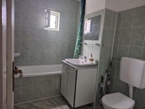 De inchiriat: apartament, 2 camere Oradea. 340 E/luna. Comision 50%