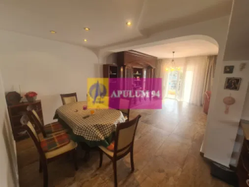 Vila de vanzare in Banesti