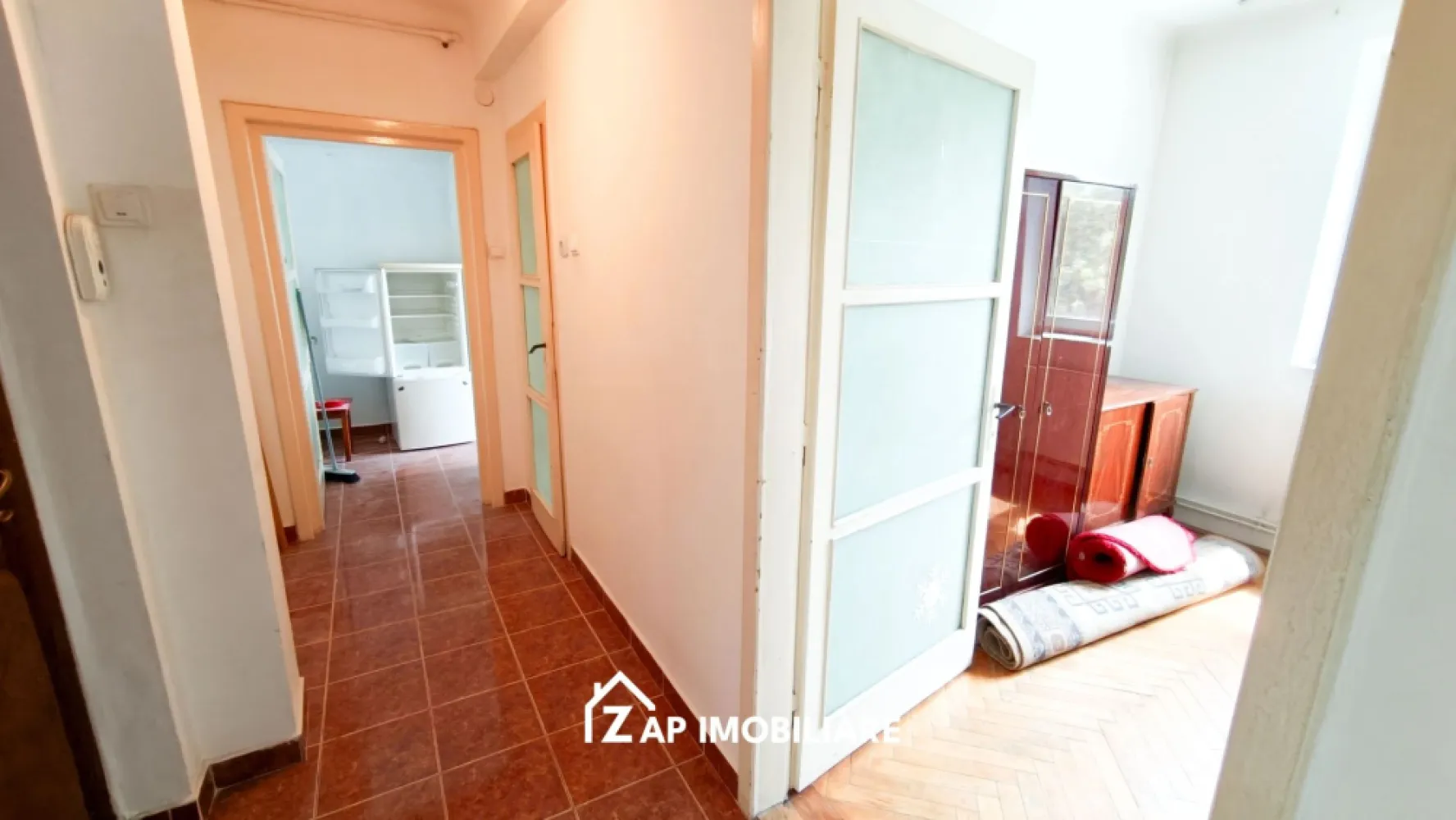 Zona Moca - Etaj 2 - Apt 2 camere - lângă Topmed și Nova Vita - Mentionati ID-ul proprietatii cand apelati: CP3165359
Contact ⓪⑦②⑥ ②②③ ⑧⑧⑥ Sebastian

Apartament 2 camere decomandat, zona Moca – lângă Topmed și Nova Vita

Vă prezentăm un apartament cu 2 camere decomandat ( se intra separat in fiecare camera ) , situat într-o zonă apreciată din Târgu Mureș, în cartierul Moca, la doar câteva minute de Topmed, Nova Vita, Kaufland și Lidl.

-- 2 camere
-- pivnita mare la subsol - 9 mp 
-- 45 mp utili
-- Compartimentare decomandată
-- Etaj 2
-- An construcție 1970
-- Zonă liniștită și bine conectată
-- Aproape de clinici medicale, magazine și mijloace de transport

Apartamentul beneficiază de o compartimentare practică, fiind potrivit atât pentru locuit, cât și pentru investiție.

Pentru mai multe informații sau programarea unei vizionări, vă rugăm să ne contactați.

Comision Agentie ZERO

Contact ⓪⑦②⑥ ②②③ ⑧⑧⑥ Sebastian
