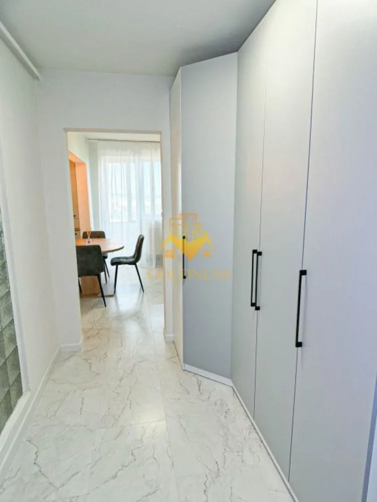 2 camere, decomandate, Gheorgheni, zona Constantin Brancusi, Alverna - GOLDNESS Imobiliare vă propune spre închiriere un apartament cu 2 camere complet mobilat și utilat, la etajul 8 într-un imobil de 9 etaje, în Cartierul Gheorgheni.
Posibilitate de parcare in zona !
Se află în apropierea stațiilor de transport în comun, magazine, restaurante, spații verzi, farmacii, etc. 

Apartamentul este compartimentat astfel:
 - dormitor cu pat matrimonial, noptiere, comoda TV
 - living cu canapea extensibila, spatiu pentru depozitare, TV
 - bucatarie complet mobilata, utilata, loc de luat masa
 - baie cu cabina de dus, calorifer port prosop și dulap pentru depozitare.
 - 2 balcoane de 4 mp

Imobilul este dotat cu toate cele necesare- centrală proprie, mașină de spălat haine, frigider, plită electrică, hotă, etc. 

Dacă sunteți interesați de acest apartament și doriți să îl vizionați, dar și pentru alte oferte nu ezitați să ne contactați telefonic sau prin e-mail. Vă stăm la dispoziție!
Pentru intermediere se percepe un comision de 50% din prețul chiriei!
