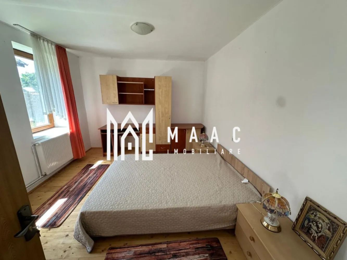 CASA INDIVIDUALA I 4 CAMERE I AVRIG - Maac Imobiliare ofera spre vanzare casa compusa din doua corpuri de cladire:

Corpul 1:
- 2 camere
- bucatarie 
- baie

Corpul 2:
- 2 camere
- baie

Imobilul este situat in Avrig, intr-o zona linistita, fiind potrivita atat pentru locuit, cat si pentru investitie.
Disponibila imediat.

Pentru mai multe detalii sau programarea unei vizionari anuntati telefonic CP3164322