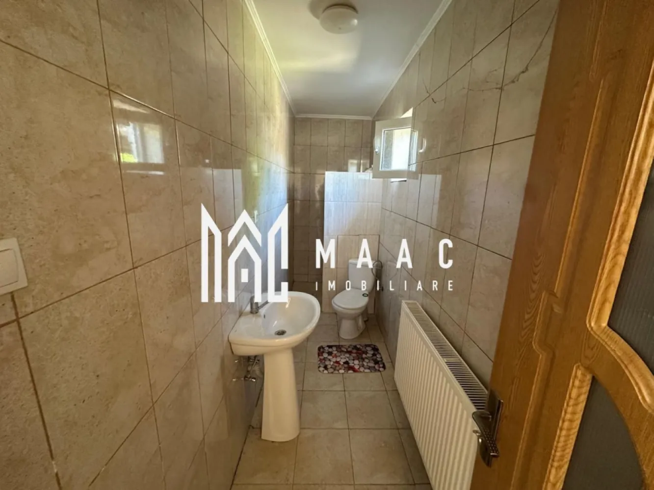 CASA INDIVIDUALA I 4 CAMERE I AVRIG - Maac Imobiliare ofera spre vanzare casa compusa din doua corpuri de cladire:

Corpul 1:
- 2 camere
- bucatarie 
- baie

Corpul 2:
- 2 camere
- baie

Imobilul este situat in Avrig, intr-o zona linistita, fiind potrivita atat pentru locuit, cat si pentru investitie.
Disponibila imediat.

Pentru mai multe detalii sau programarea unei vizionari anuntati telefonic CP3164322