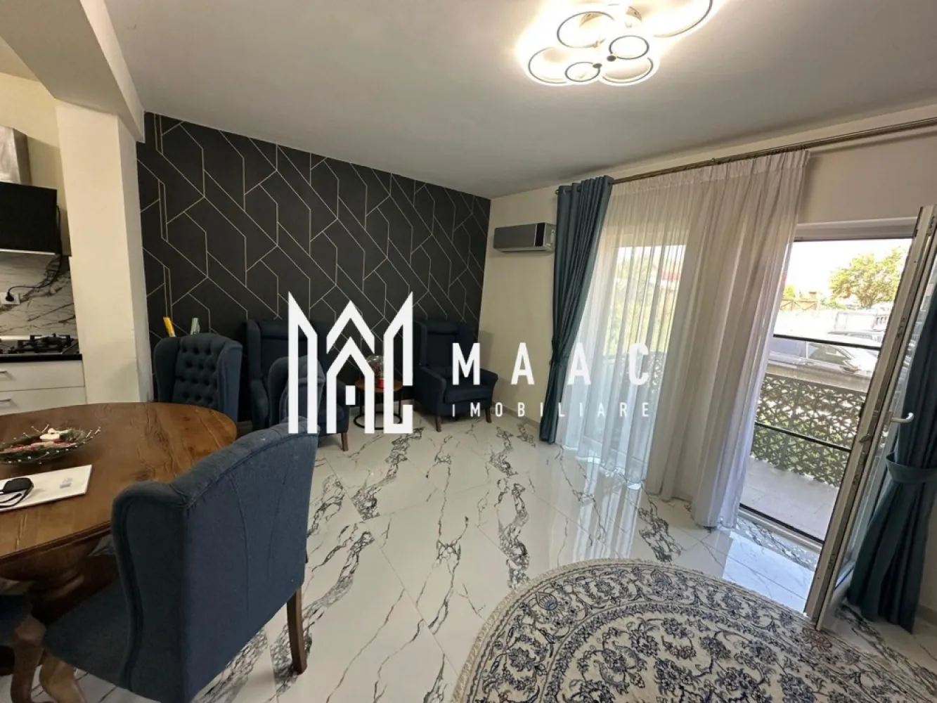 APARTAMENT 3 CAMERE I GRADINA I SELIMBAR - Maac Imobiliare ofera spre vanzare un apartament modern si primitor, situat in Selimbar, ideal pentru o familie sau pentru cei care isi doresc confort si gradina proprie.

Compartimentare:
- living open space cu bucatarie
- 2 dormitoare
- 2 bai
- balcon
- gradina proprie

Locuinta se vinde complet mobilata si utilata, fiind pregatita pentru mutare imediata, fara investitii suplimentare.

Apartamentul beneficiaza de o compartimentare practica, spatii luminoase si de avantajul unei gradini proprii, perfecta pentru relaxare, petrecerea timpului liber sau pentru o familie cu copii.

Pentru detalii suplimentare sau stabilirea unei vizionari anuntati telefonic CP3164342.