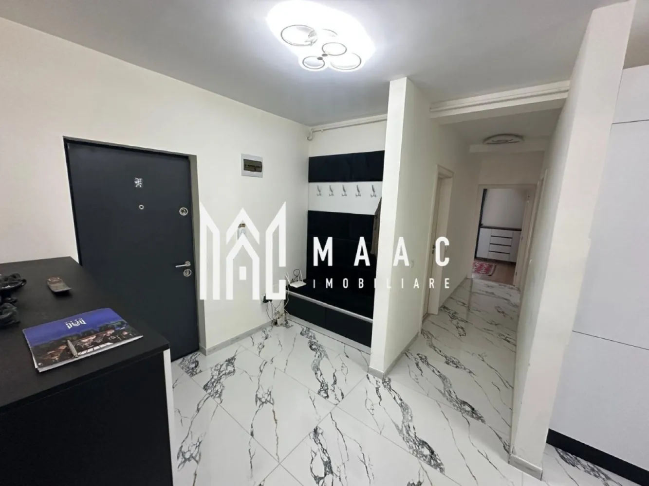 APARTAMENT 3 CAMERE I GRADINA I SELIMBAR - Maac Imobiliare ofera spre vanzare un apartament modern si primitor, situat in Selimbar, ideal pentru o familie sau pentru cei care isi doresc confort si gradina proprie.

Compartimentare:
- living open space cu bucatarie
- 2 dormitoare
- 2 bai
- balcon
- gradina proprie

Locuinta se vinde complet mobilata si utilata, fiind pregatita pentru mutare imediata, fara investitii suplimentare.

Apartamentul beneficiaza de o compartimentare practica, spatii luminoase si de avantajul unei gradini proprii, perfecta pentru relaxare, petrecerea timpului liber sau pentru o familie cu copii.

Pentru detalii suplimentare sau stabilirea unei vizionari anuntati telefonic CP3164342.