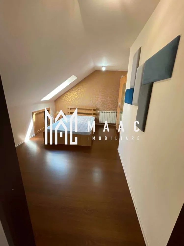 Apartament 2 camere | Centru | 54.4 mpu | - MAAC Imobiliare vă propune spre vânzare un apartament modern tip duplex, situat ultracentral, pe strada Regina Maria, vis-a-vis de L'Accademia Del Gusto. Amplasat într-o zonă liniștită, la doar câteva minute de principalele puncte de interes ale orașului, acest apartament reprezintă alegerea ideală atât pentru locuit, cât și pentru investiție.
Caracteristici:
Apartament cu 2 camere, tip duplex
Suprafață utilă: 54,40 mp
Situat în zona centrală a municipiului Râmnicu Vâlcea
La aproximativ 5 minute de mers pe jos de centrul orașului și Piața Centrală
La aproximativ 3 minute de Gara Râmnicu Vâlcea
Se vinde complet mobilat și utilat
Disponibil imediat
Compartimentare:
Primul nivel:
Living open-space
Bucătărie
Baie
Balcon
Etaj:
Dormitor spațios
Dotări:
Centrală termică proprie
Aer condiționat
Mobilier complet
Electrocasnice incluse
Apartament pregătit pentru mutare imediată
Avantaje:
Poziționare excelentă într-o zonă centrală și liniștită
Acces rapid către magazine, restaurante, instituții și mijloace de transport
Compartimentare modernă și eficientă pe două niveluri
Ideal pentru locuință proprie sau investiție în vederea închirierii
Locuință foarte bine întreținută
Nu s-a fumat în interior
Această proprietate îmbină perfect confortul unei locuințe moderne cu avantajele unei poziționări ultracentrale, oferind viitorilor proprietari un spațiu primitor și gata de utilizare.
Pentru mai multe informații și programarea unei vizionări, echipa MAAC Imobiliare vă stă la dispoziție. Id 3161213