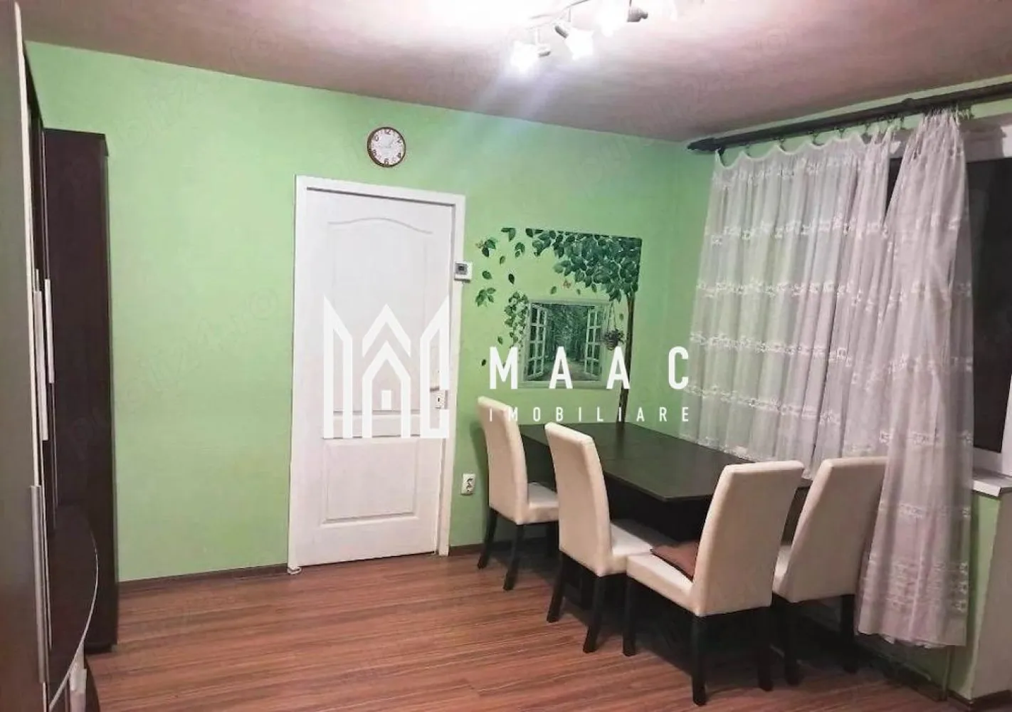 Apartament 2 Camere I Mobilat I Zona Cedonia - Se oferă spre vânzare apartament cu 2 camere confort 2, situat la etajul 4 din 4 al unui imobil amplasat în zona Cedonia, una dintre cele mai accesibile și bine conectate zone ale orașului.

Locuința este complet mobilată și utilată, fiind disponibilă imediat și ideală atât pentru locuire proprie, cât și pentru investiție.

Caracteristici:
2 camere
Etaj 4 din 4
Centrală termică proprie
Geamuri termopan
Balon închis cu termopan
Gresie, faianță și parchet
Complet mobilat și utilat
Apartament liber, disponibil imediat

Avantaje:
Zonă foarte bine conectată
Aproape de magazine, școli, transport public și alte facilități
Ideal pentru investiție sau locuință proprie
Costuri eficiente de întreținere
Mutare rapidă, fără investiții suplimentare

Localizare:
Zona Cedonia
Cartier apreciat pentru accesibilitate și facilitățile din apropiere

Un apartament practic și bine întreținut, situat într-o zonă foarte căutată, potrivit pentru cei care își doresc confort și acces rapid către toate punctele importante ale orașului.

Pentru informati si vizionari: CP3081132
