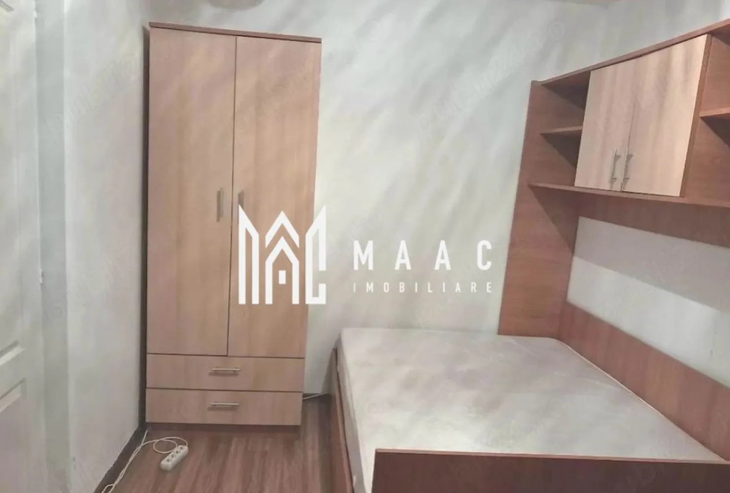 Apartament 2 Camere I Mobilat I Zona Cedonia - Se oferă spre vânzare apartament cu 2 camere confort 2, situat la etajul 4 din 4 al unui imobil amplasat în zona Cedonia, una dintre cele mai accesibile și bine conectate zone ale orașului.

Locuința este complet mobilată și utilată, fiind disponibilă imediat și ideală atât pentru locuire proprie, cât și pentru investiție.

Caracteristici:
2 camere
Etaj 4 din 4
Centrală termică proprie
Geamuri termopan
Balon închis cu termopan
Gresie, faianță și parchet
Complet mobilat și utilat
Apartament liber, disponibil imediat

Avantaje:
Zonă foarte bine conectată
Aproape de magazine, școli, transport public și alte facilități
Ideal pentru investiție sau locuință proprie
Costuri eficiente de întreținere
Mutare rapidă, fără investiții suplimentare

Localizare:
Zona Cedonia
Cartier apreciat pentru accesibilitate și facilitățile din apropiere

Un apartament practic și bine întreținut, situat într-o zonă foarte căutată, potrivit pentru cei care își doresc confort și acces rapid către toate punctele importante ale orașului.

Pentru informati si vizionari: CP3081132