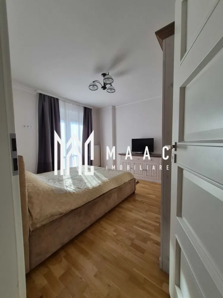 Apartament 4 Camere | 90 MPU | Balcon 14 MP | Parcare - MAAC Imobiliare vă propune spre vânzare un apartament spațios și luminos, situat într-o zonă centrală apreciată, în cadrul unui ansamblu rezidențial modern ce beneficiază de parc privat și zone verzi amenajate. Proprietatea reprezintă alegerea ideală pentru o familie care își dorește confort, accesibilitate și un mediu liniștit.

Caracteristici principale

Suprafață utilă: 90 mp
Balcon: 14 mp
Boxă de depozitare: 3,3 mp
Loc de parcare dedicat
Ansamblu rezidențial cu parc privat și spații verzi

Compartimentare
Living
3 dormitoare
Bucătărie separată
2 băi
2 holuri
Balcon cu acces din zona de zi

Avantaje și beneficii
Loc de parcare inclus
Boxă pentru depozitare
Mediu rezidențial liniștit și bine întreținut

Localizare

Amplasat într-o zonă centrală, cu acces rapid către școli, grădinițe, magazine, centre comerciale și mijloace de transport în comun.

Pentru mai multe detalii și programarea unei vizionări, vă rugăm să contactați echipa MAAC Imobiliare și să menționați ID-ul proprietății: CP3136517.