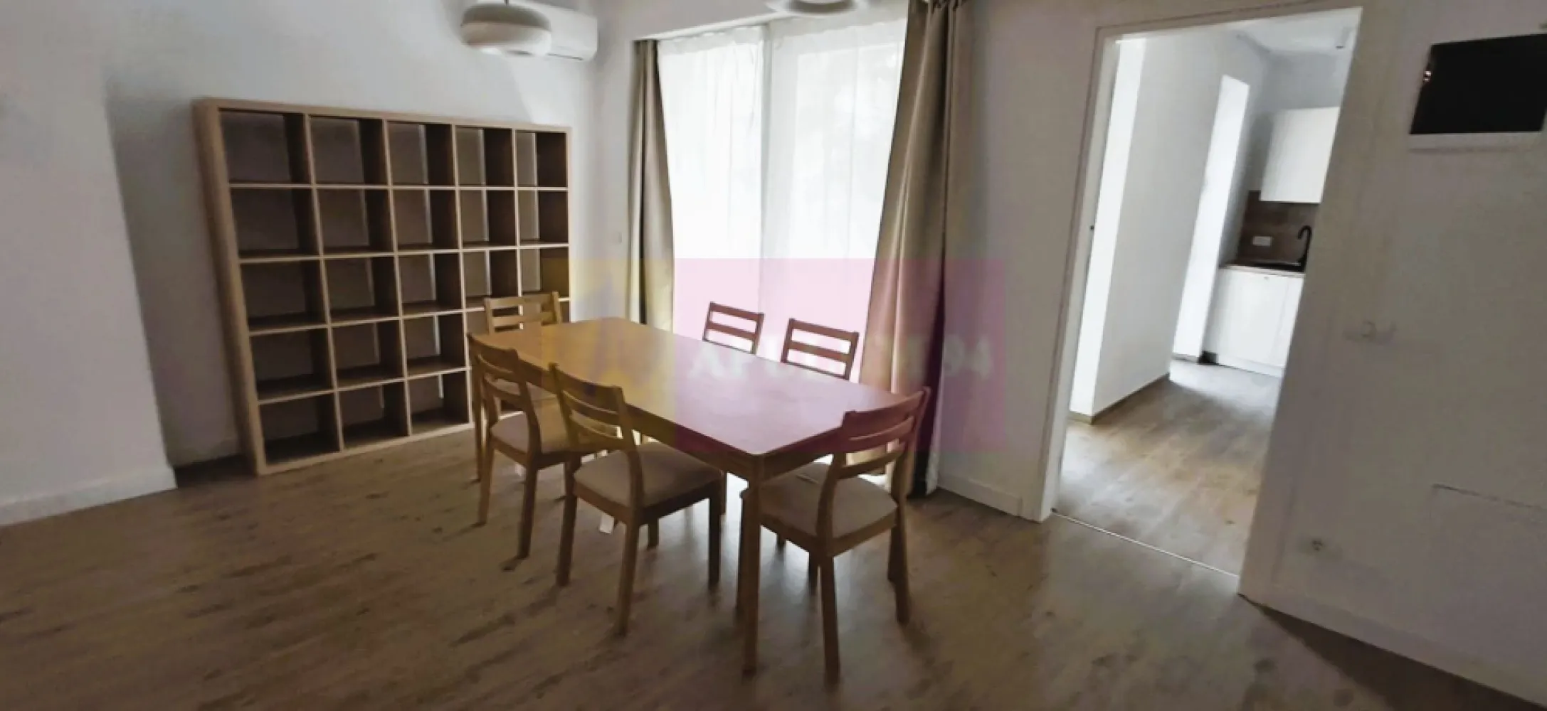 Apartament 4 camere, 104 mp + terasă 16 mp | Licurg 2 Prime Residence - Link video : 
https://www.youtube.com/watch?v=8TIb5Ij0SGA

Apartament cu 4 camere - Licurg 2 Prime Residence, la etajul 1/3. Suprafață utilă de 104,40 mp și terasă de 16,30 mp, însumând 120,70 mp. Imobil ultracentral, situat în zona exclusivistă a cartierului Armenesc, aproape de Piața Universității și Grădina Icoanei. Finisaje de calitate, compartimentare decomandată și lumină naturală din abundență. 
Conditii inchiriere:
Contract minim 24 luni. 1800 euro + TVA lunar. Se achita contravaloarea a doua luni garantie ( returnabila la incheierea perioadei contractuale ). Proprietarii nu accepta animale de companie. 
2 locuri de parcare per apartament. Parcare subterana. Pret per loc de parcare - 150 euro + TVA lunar.
Apartamentul se preda mobilat si utilat.

Licurg 2 Prime Residence este proiect rezidenţial boutique UNIC si impresionant, structurat pe S+P+2+3R, oferind 13 apartamente şi 24 de locuri de parcare subterane.
Proiectul include o selecţie diversă de apartamente cu 3 şi 4 camere , caracterizate prin ferestre ample ce permit luminii naturale să inunde spaţiile largi şi bine organizate. Fiecare apartament beneficiază de balcoane spaţioase, iar locuinţele de la parter oferă grădini private generoase, transformându-se într-o oază de linişte chiar în centrul oraşului.
Contact 0733683453 // adrian@apulum94.ro