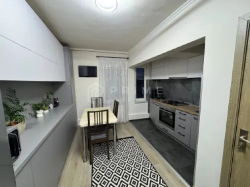 Apartament cu 3 camere, decomandat – Cartier Tudor- Mobilat și utilat