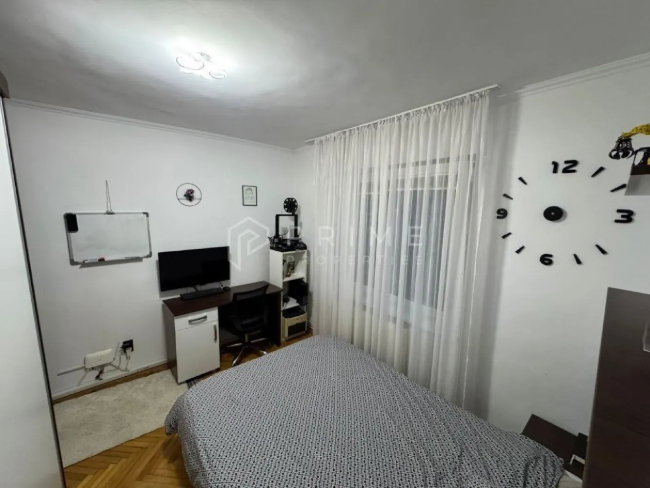Apartament cu 3 camere, decomandat – Cartier Tudor- Mobilat și utilat