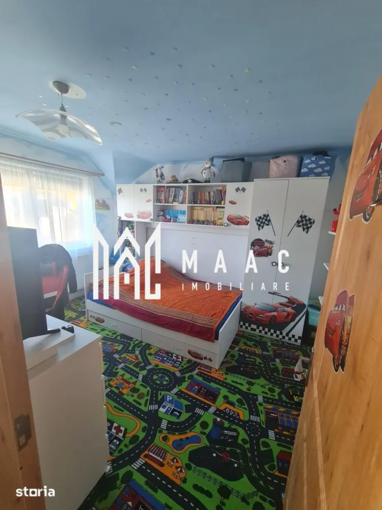 Casa | 3 camere | Teren 151 MP | Mobilata | Sura Mare - MAAC Imobiliare vă propune spre vânzare un duplex elegant, amplasat într-o zonă liniștită din Șura Mare, pe stradă privată, ideal pentru familiile care își doresc confort, intimitate și acces rapid către Sibiu.

Caracteristici:
Suprafață utilă: 90 mp
Teren în proprietate: 151 mp
Regim de înălțime: Parter + Etaj
Curte proprie amenajată
Acces auto în proprietate
Se vinde complet mobilat și utilat
Disponibil pentru mutare imediată

Compartimentare:
Parter:
Hol de acces 
Living
Bucătărie separata complet mobilată și utilată
Cămară / spațiu tehnic pentru centrala termică
Baie de serviciu

Etaj:
Hol cu acces către balcon
Dormitor matrimonial prevăzut cu dressing
Al doilea dormitor 
Baie complet utilată

Dotări și beneficii:
Mobilier și electrocasnice incluse
Compartimentare practică și funcțională
Spații de depozitare
Zonă rezidențială liniștită, cu trafic redus

Localizare și avantaje:
Situat pe stradă privată în Șura Mare
Acces rapid către municipiul Sibiu
Aproape de școală și grădiniță
Magazine și servicii în proximitate
Stație de autobuz la distanță mică
Zonă ideală pentru familii și pentru un stil de viață liniștit

Pentru mai multe detalii, specificati ca ati vazut ID: CP3130506