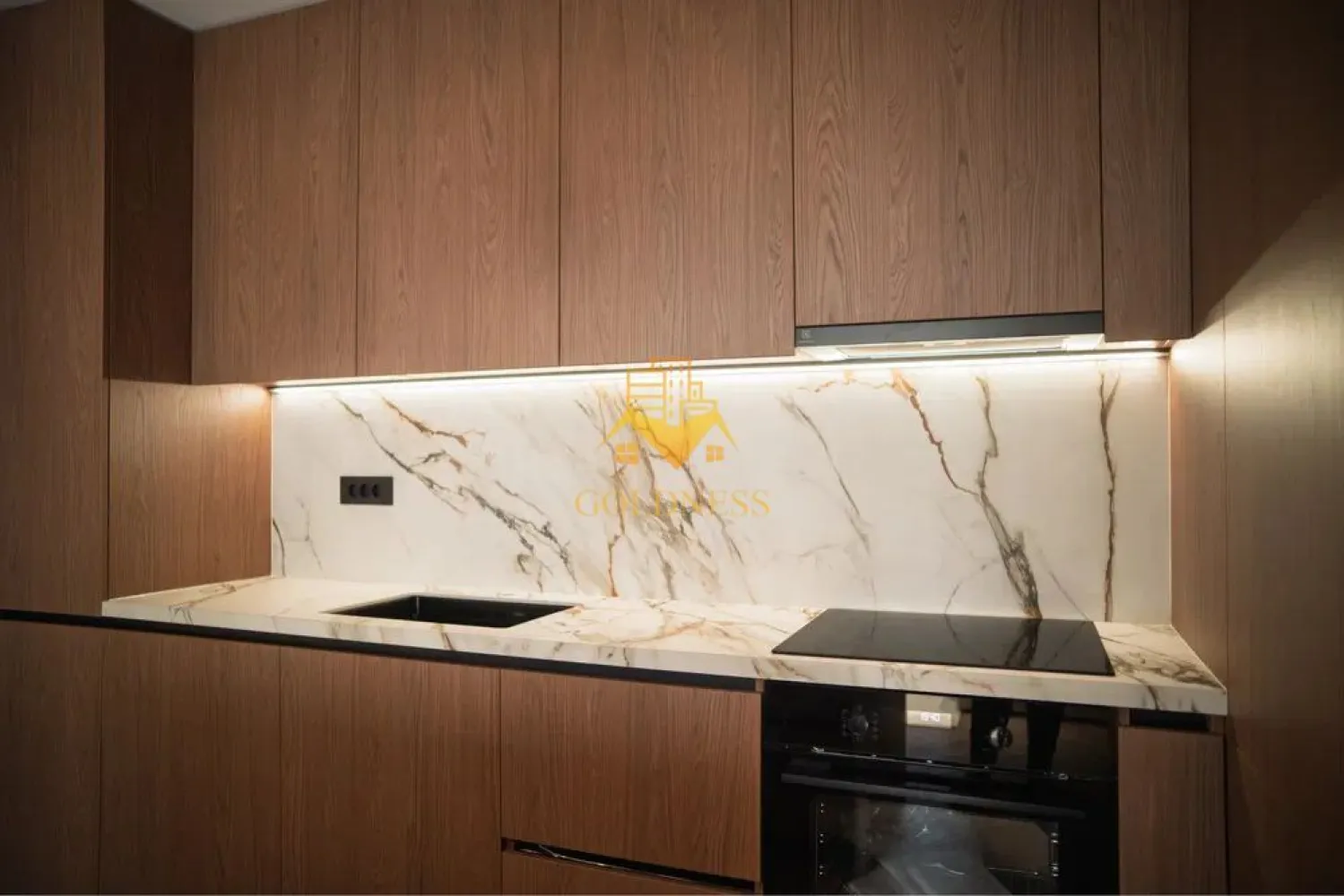 2 camere, premium, bloc nou, Marasti, The Nest, The Ofiice, 21 Dec - GOLDNESS Imobiliare vă propune spre închiriere un apartament cu 2 camere complet mobilat și utilat, la etajul 1 într-un imobil de 7 etaje, în cartierul Marasti. Apartamentul este compartimentat astfel:
 - dormitor cu pat matrimonial, dressing, noptiere
 - living cu bucatarie open-space complet utilată, canapea, loc de servit masa 
 - baie cu cabina de dus, calorifer port prosop inox și dulap pentru depozitare.
 - terasa de 10 mp.

Imobilul este dotat cu toate cele necesare- centrală proprie, mașină de spălat haine, frigider, plită electrică, hotă, TV, etc. 
Se află în apropierea stațiilor de transport în comun, magazine, restaurante, spații verzi, farmacii, etc. 
Dispune de parcare subterana inclusa in pret!

Dacă sunteți interesați de acest apartament și doriți să îl vizionați, dar și pentru alte oferte sau detalii nu ezitați să ne contactați telefonic sau prin e-mail - goldnessimobiliare@gmail.com. Vă stăm la dispoziție!