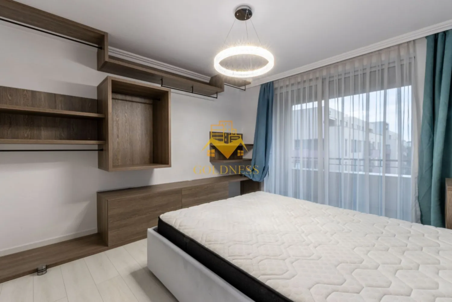 2 camere, Parcare, Premium, Andrei Muresanu Zona Sigma, Calea Turzii - GOLDNESS Imobiliare vă propune spre închiriere un apartament cu 2 camere complet mobilat și utilat, la etajul 3 într-un imobil de 5 etaje, în Cartierul Andrei Muresanu, Zona Augustin Presecan.
Parcare subterana inclusa in pret!

Se află în apropierea stațiilor de transport în comun, magazine, restaurante, spații verzi, farmacii, etc. 

In acest pret sunt incluse 2 curatenii/luna(conditie obligatorie).

Apartamentul este compartimentat astfel:
 - dormitor cu pat matrimonial, dressing, noptiere
 - living cu bucatarie open space complet utilată și mobilată, canapea extensibilă, loc de servit masa 
 - baie cu dus walk-in, calorifer port prosop și dulap pentru depozitare.
 - balcon de 5 mp
 -terasa 8 mp

Imobilul este dotat cu toate cele necesare- centrală proprie, frigider, aragaz, hotă, mașină de spălat haine si vase, tv, aer conditionat, etc. 

Dacă sunteți interesați de acest apartament și doriți să îl vizionați, dar și pentru alte oferte nu ezitați să ne contactați telefonic sau prin e-mail. Vă stăm la dispoziție!
Pentru intermediere se percepe un comision de 50% din prețul chiriei!