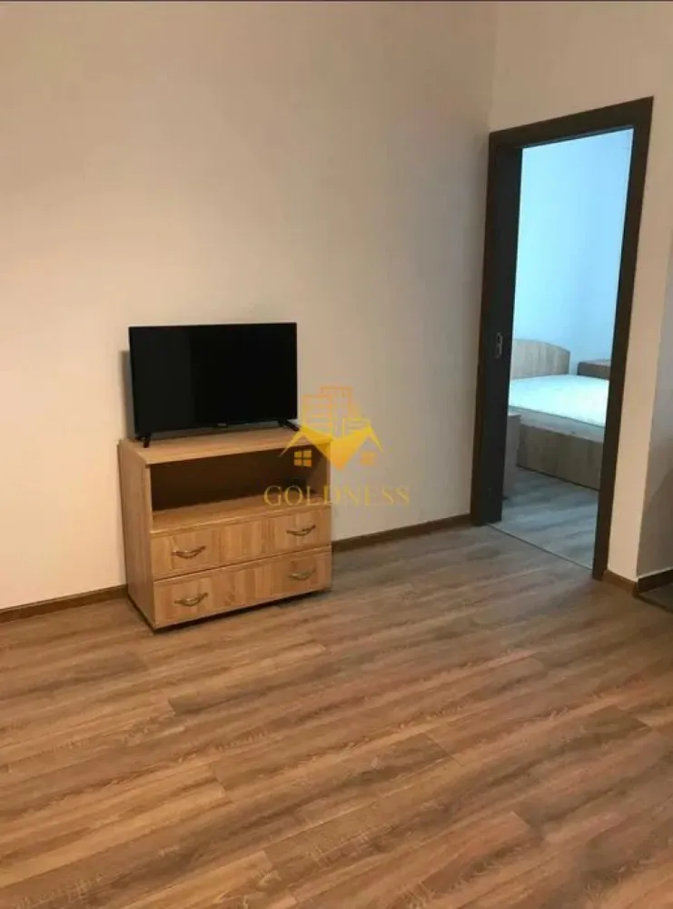 2 Camere Openspace,Gheorgheni, FSEGA, Iulius Mall, Venus,Panemar, - GOLDNESS Imobiliare vă propune spre închiriere un apartament cu 2 camere complet mobilat și utilat, la etajul 1 într-un imobil de etaje 4 în Cartierul Gheorgheni.
Posibilitate de parcare in zona la liber!
Se află în apropierea stațiilor de transport în comun, magazine, restaurante, spații verzi, farmacii, etc. 

Apartamentul este compartimentat astfel:
 - dormitor cu pat matrimonial, dressing, noptiere
 - living cu bucatarie open space complet utilată și mobilată, canapea extensibilă, loc de servit masa 
 - baie cu cabina de dus, calorifer port prosop și dulap pentru depozitare.
 - balcon 5 mp.

Imobilul este dotat cu toate cele necesare- centrală proprie, frigider, aragaz, hotă, mașină de spălat haine, etc. 

Dacă sunteți interesați de acest apartament și doriți să îl vizionați, dar și pentru alte oferte nu ezitați să ne contactați telefonic sau prin e-mail. Vă stăm la dispoziție!
Pentru intermediere se percepe un comision de 50% din prețul chiriei!