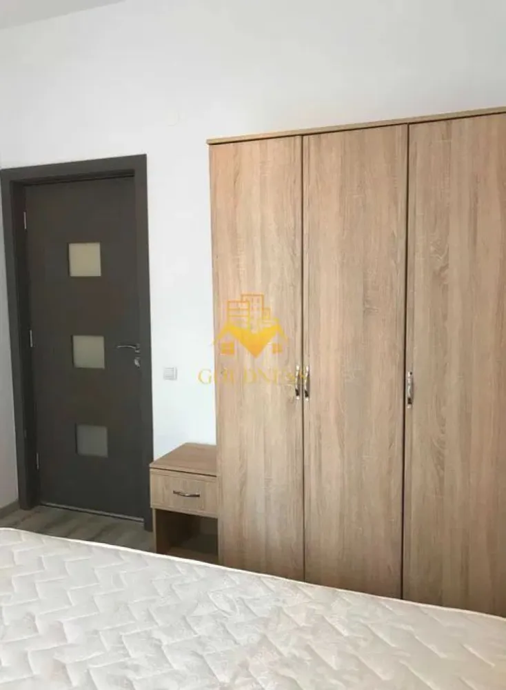 2 Camere Openspace,Gheorgheni, FSEGA, Iulius Mall, Venus,Panemar, - GOLDNESS Imobiliare vă propune spre închiriere un apartament cu 2 camere complet mobilat și utilat, la etajul 1 într-un imobil de etaje 4 în Cartierul Gheorgheni.
Posibilitate de parcare in zona la liber!
Se află în apropierea stațiilor de transport în comun, magazine, restaurante, spații verzi, farmacii, etc. 

Apartamentul este compartimentat astfel:
 - dormitor cu pat matrimonial, dressing, noptiere
 - living cu bucatarie open space complet utilată și mobilată, canapea extensibilă, loc de servit masa 
 - baie cu cabina de dus, calorifer port prosop și dulap pentru depozitare.
 - balcon 5 mp.

Imobilul este dotat cu toate cele necesare- centrală proprie, frigider, aragaz, hotă, mașină de spălat haine, etc. 

Dacă sunteți interesați de acest apartament și doriți să îl vizionați, dar și pentru alte oferte nu ezitați să ne contactați telefonic sau prin e-mail. Vă stăm la dispoziție!
Pentru intermediere se percepe un comision de 50% din prețul chiriei!