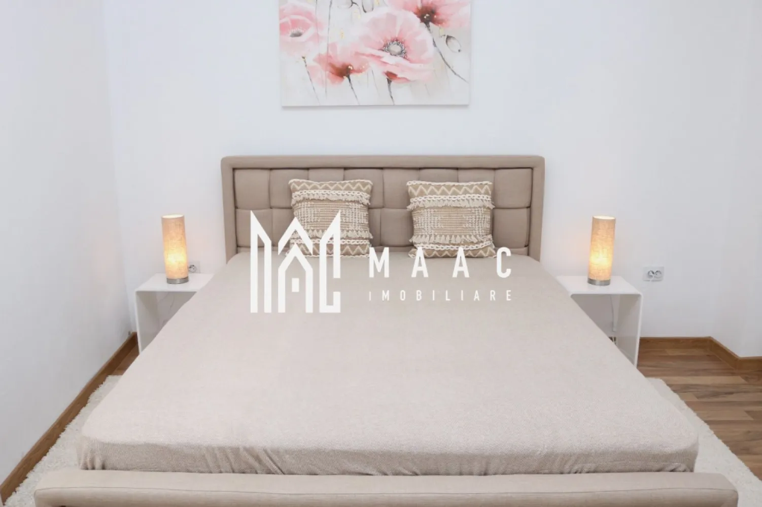 Apartament 4 camere | 2 bai | Modern | Curte | Central - MAAC Imobiliare propune spre inchiriere un apartament cu 4 camere, situat central, spațios, liniștit și luminos, amplasat in zona centrala din Cisnadie.

Locuinta este alcatuita din 3 dormitoare, living cu bucatarie open-space, 2 bai, hol.

Aferent - loc de parcare in curtea interioara.

Accesul imobilului se face printr-o curte privata. 

Zona linistita cu putini vecini.

Apartamentul se prezinta impecabil, acesta fiind. renovat modern cu mobilier si electrocasnice de calitate.

Pentru mai multe detalii specificati: CP2954375