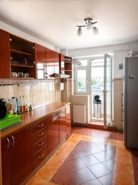 De vanzare apartament cu 4 camere, Dunarea Mall, 95.000 euro
