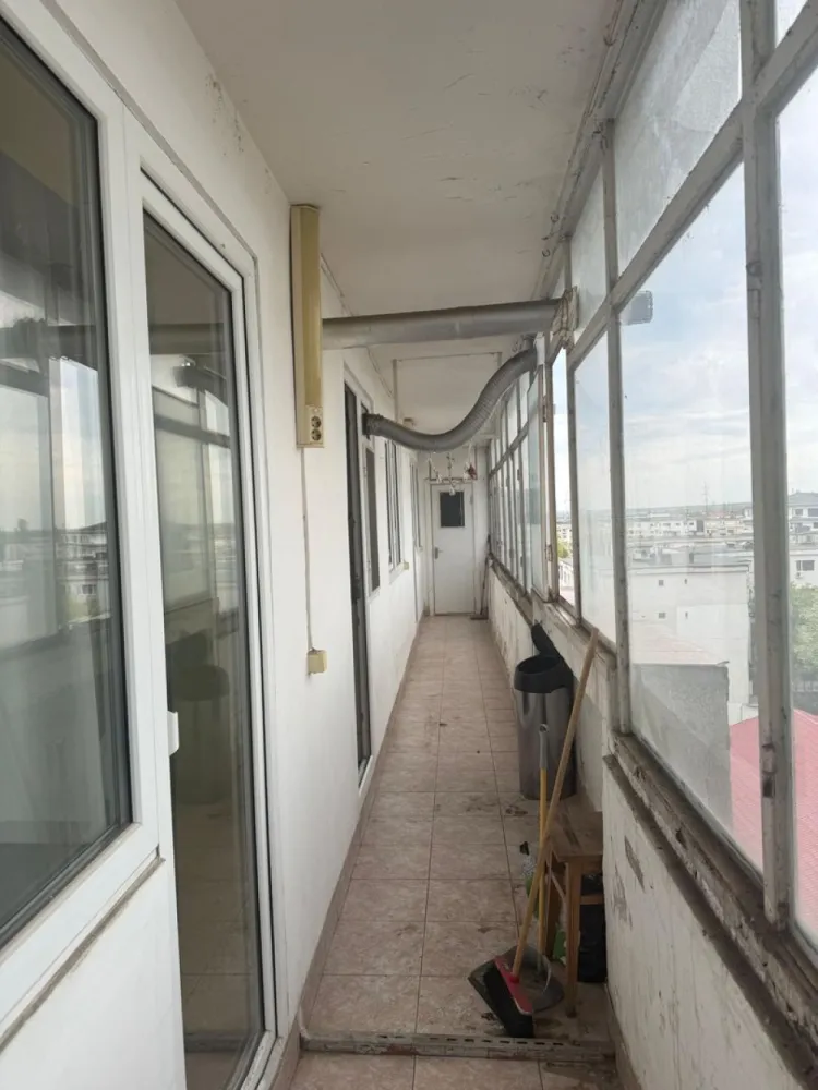 De vanzare apartament cu 4 camere, Dunarea Mall, 95.000 euro