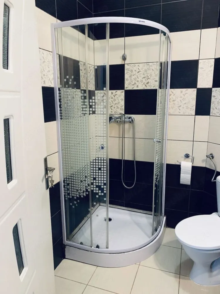 De inchiriat apartament cu o camera Centru, 280 euro - Se ofera spre inchiriere apartament cu o camera, etaj 4/4, situat în zona Centru, într-o locație foarte bună, aproape de magazine și mijloace de transport.
Apartamentul este complet mobilat și utilat, oferind tot confortul necesar pentru mutare imediată. Locuința este luminoasă, bine întreținută și potrivită pentru un cuplu, o familie sau persoane care doresc acces rapid la principalele puncte de interes din oraș.
Preț: 280 €/lună
Garantie returnabila 280 euro.
Se percepe comision de tranzactionare.
Pentru mai multe informații sau pentru programarea unei vizionări, vă rog să mă contactați 0741.030.291 Marilena, Agentia imobiliara Mag Invest.
Disponibil imediat!