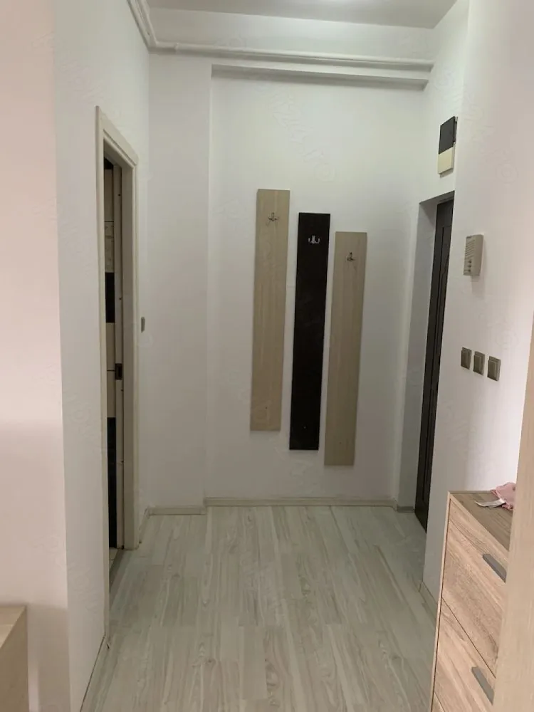 De inchiriat apartament cu o camera Centru, 280 euro - Se ofera spre inchiriere apartament cu o camera, etaj 4/4, situat în zona Centru, într-o locație foarte bună, aproape de magazine și mijloace de transport.
Apartamentul este complet mobilat și utilat, oferind tot confortul necesar pentru mutare imediată. Locuința este luminoasă, bine întreținută și potrivită pentru un cuplu, o familie sau persoane care doresc acces rapid la principalele puncte de interes din oraș.
Preț: 280 €/lună
Garantie returnabila 280 euro.
Se percepe comision de tranzactionare.
Pentru mai multe informații sau pentru programarea unei vizionări, vă rog să mă contactați 0741.030.291 Marilena, Agentia imobiliara Mag Invest.
Disponibil imediat!
