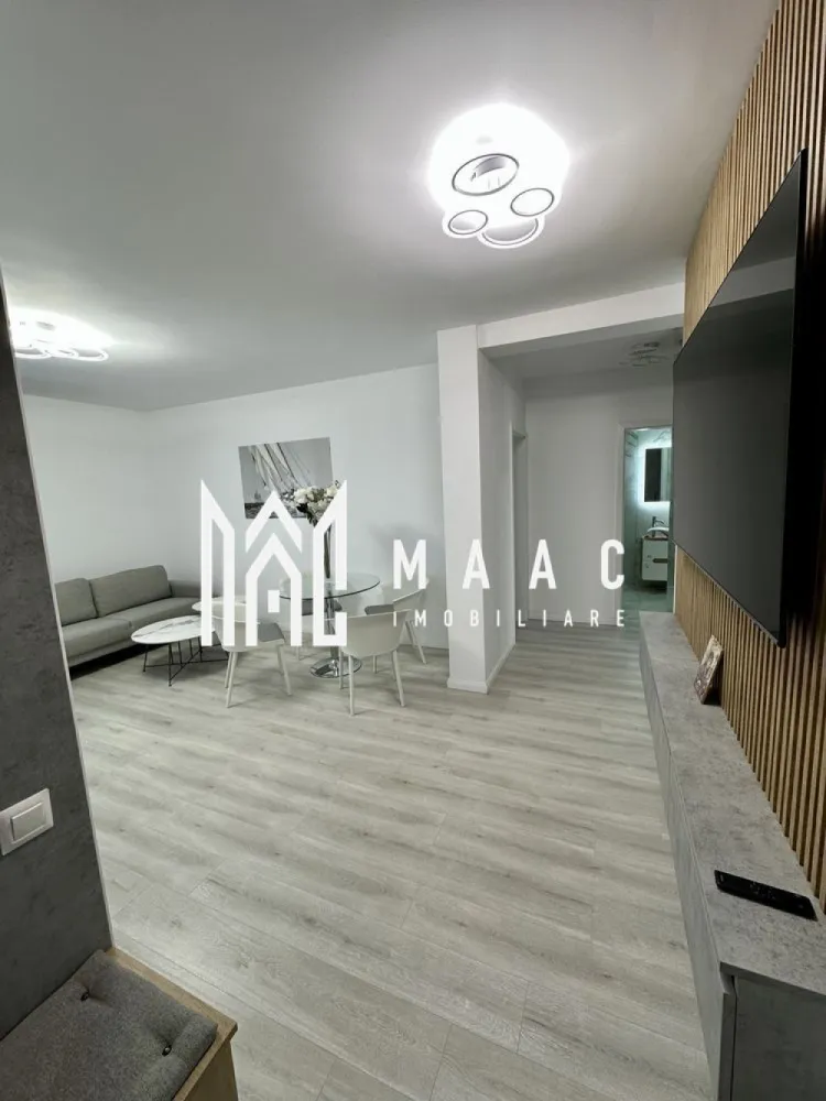 Apartament 3 camere | Etaj 3 | Parcare | Balcon | Doamna Stanca - MAAC Imobiliare vă propune spre închiriere un apartament cu 3 camere, situat pe strada Doamna Stanca, într-o zonă aflată în continuă dezvoltare, cu acces facil către centre comerciale, mijloace de transport și principalele puncte de interes din Sibiu.

Apartamentul este complet mobilat și utilat, fiind pregătit pentru mutare și oferind toate dotările necesare pentru un trai confortabil.

Detalii proprietate
3 camere
Balcon
Spații de depozitare
Loc de parcare inclus
Complet mobilat și utilat
Disponibil începând cu data de 1 august
Dotări și beneficii
Electrocasnice și electronice necesare pentru confortul zilnic
Mobilier modern și funcțional
Spații bine compartimentate
Luminozitate naturală
Costuri eficiente de întreținere
Avantaje locație
Situat pe strada Doamna Stanca
Aproape de stații de autobuz și mijloace de transport în comun
Magazine de cartier în imediata apropiere
Acces rapid către centre comerciale, farmacii și servicii
Conexiune facilă către centrul orașului și alte zone de interes
Pentru mai multe informații sau pentru a programa o vizionare, nu ezitați să ne contactați, specificand ID: CP3166813