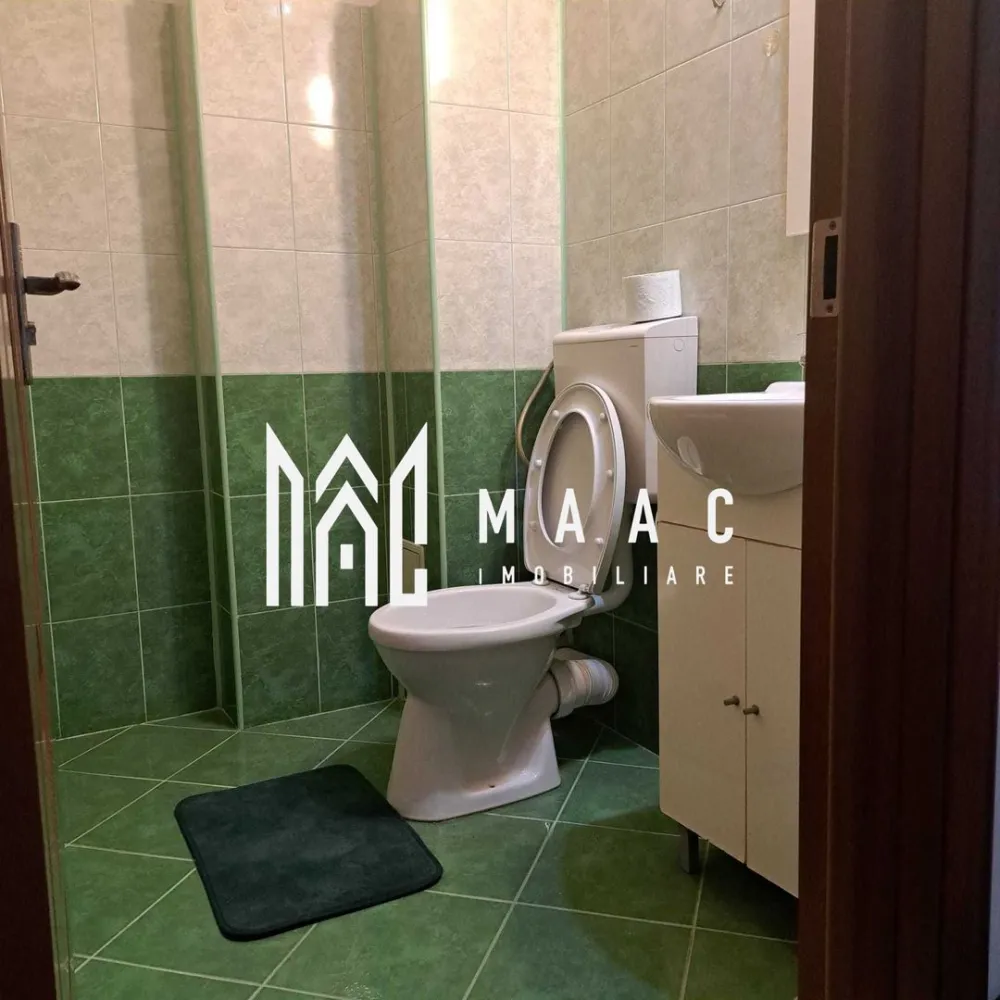 Apartament 1 camera | Etaj 2 | Parcare | Turnisor - MAAC Imobiliare vă propune spre închiriere o garsonieră decomandată, situată în cartierul Turnișor, la etajul 2 al unui imobil construit după anul 2000.

Locuința are o suprafață utilă de 37 mp și este potrivită pentru o persoană sau un cuplu care își dorește un spațiu practic, confortabil și bine poziționat.

Detalii proprietate
Suprafață utilă: 37 mp
Compartimentare decomandată
Etaj 2
Cameră spațioasă și luminoasă
Bucătărie separată
Baie
Boxă pentru depozitare inclusă
Loc de parcare inclus
Dotări și finisaje
Mobilată și utilată
Pardoseală din lemn în cameră
Plăci ceramice în bucătărie și baie
Geamuri termopan
Pereți în nuanțe deschise, oferind luminozitate
Spații de depozitare
Avantaje
Loc de parcare inclus în preț
Boxă pentru depozitare
Zonă liniștită
Aproape de magazine, farmacii și mijloace de transport în comun
Acces facil către aeroport și zona industrială Vest
Condiții de închiriere
Se acceptă animale de companie de talie mică
Disponibilă imediat
Pentru mai multe informații sau pentru a programa o vizionare, nu ezitați să ne contactați, specificand ID: CP3166791