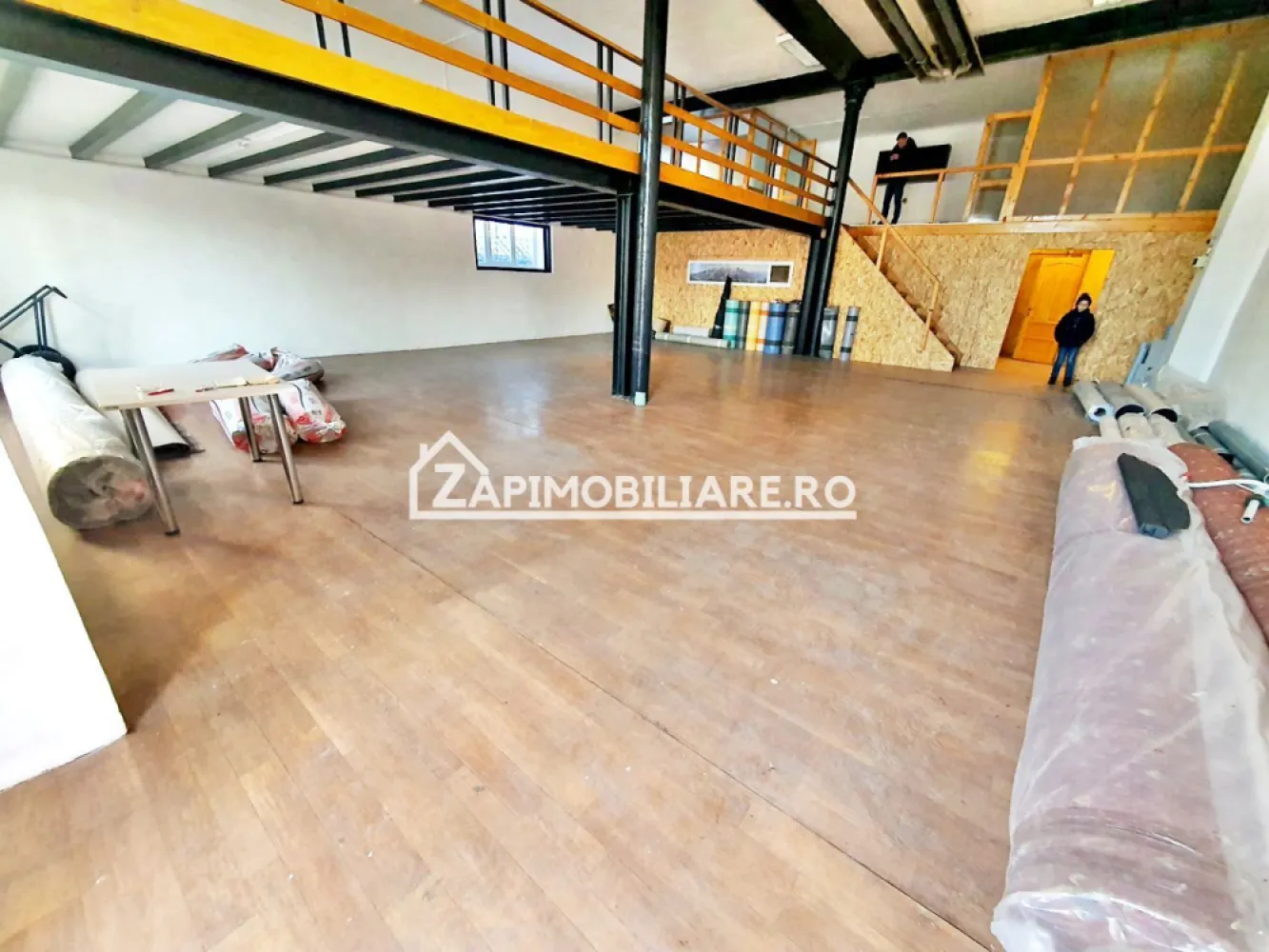 Spatiu comercial 290 mp utili.2 băi, 1 birou, zona Centrală - De închiriat spațiu comercial 290 mp. utili situat la parter zona Centrală
contact 0774048706 Bogdan
Detalii:
- centrală termică, calorifere, geamuri termopan, 
- 2 toalete
- 2 camere
- 1 arhivă
-1 magazie
- 1 birou
- alarmă,
Spațiul se inchiriază la prețul de 1.800 euro negociabil 
 Comisionul perceput este de 50% din valoarea primei chirii.Și se percepe o singură dată!
---------------------------------------------------------------------------------------------------------------------------------
contact Bogdan 0774048706
Acest anunț nu corespunde cerințelor tale? Sună la numărul afișat în anunț și unul dintre agenții noștri te va ajuta cu alte oferte personalizate în funcție de cerințele tale.