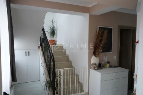 Casă familială spațioasă în zonă liniștită | Sângeorgiu de Mureș |